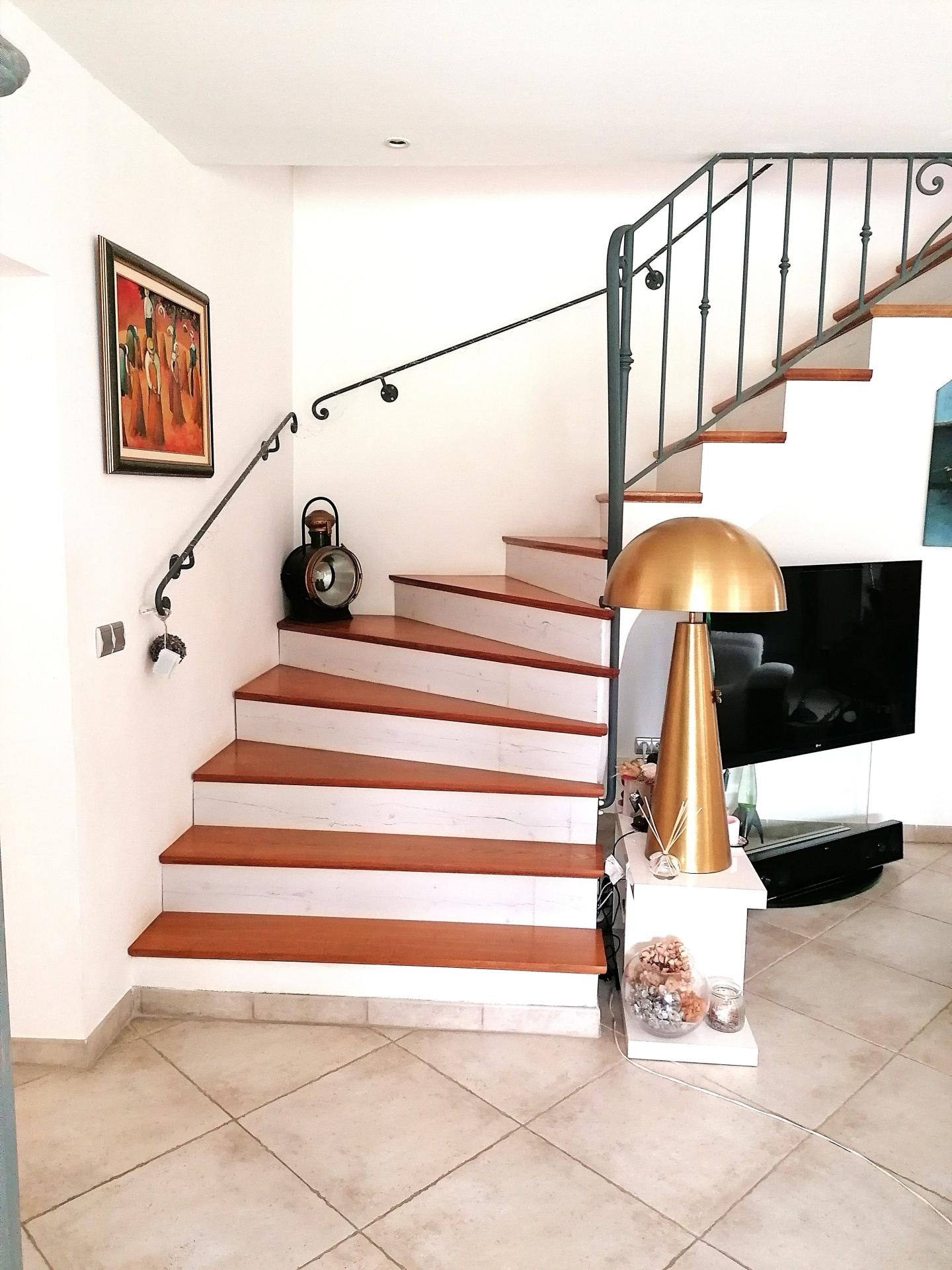 Photo 7 of the listing.