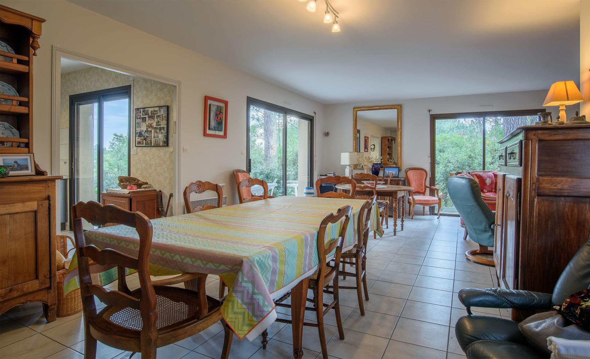 Photo 4 of the listing.