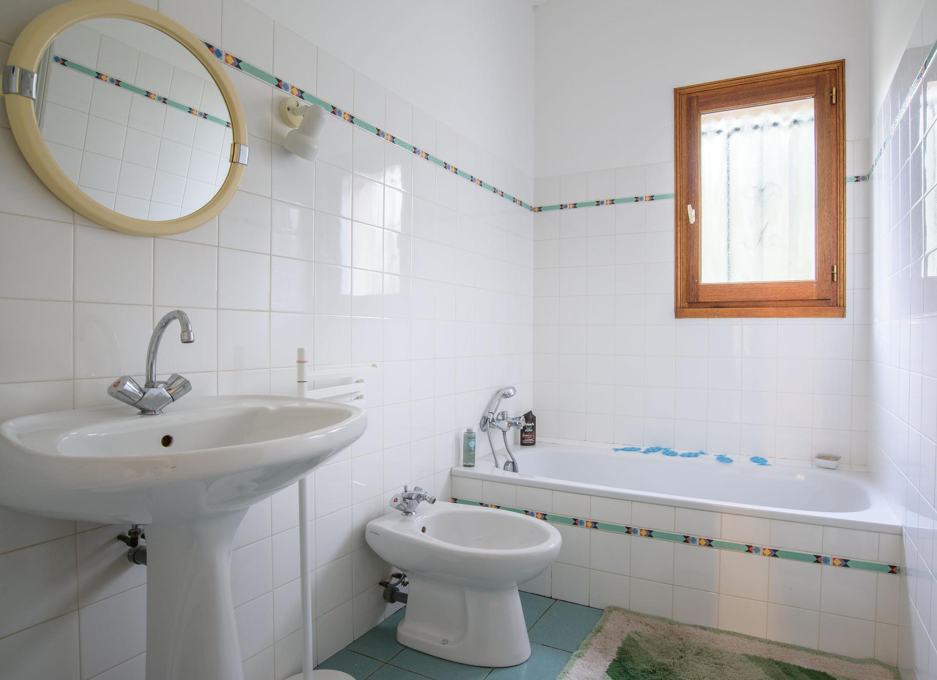 Photo 7 of the listing.