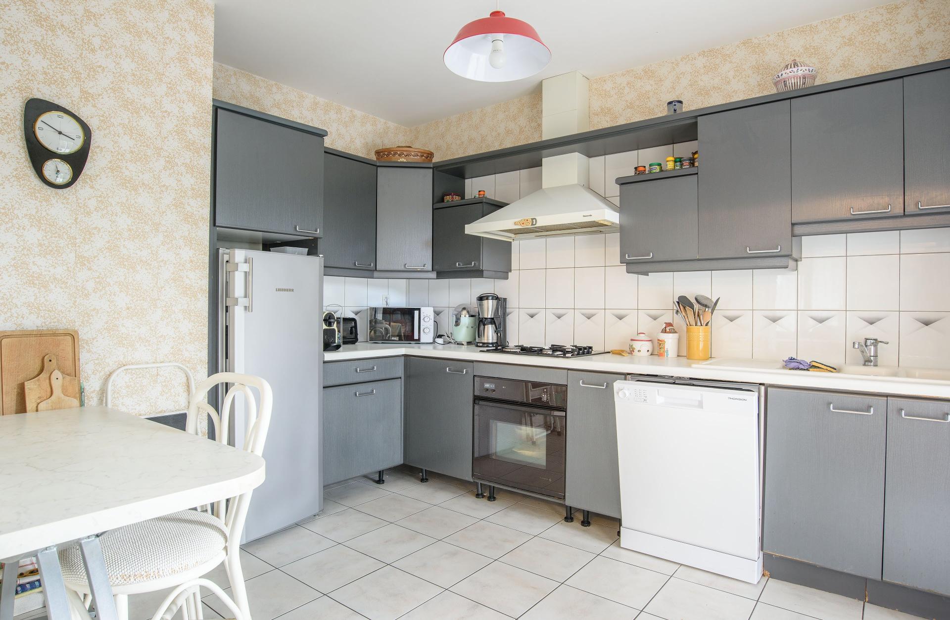 Photo 5 of the listing.