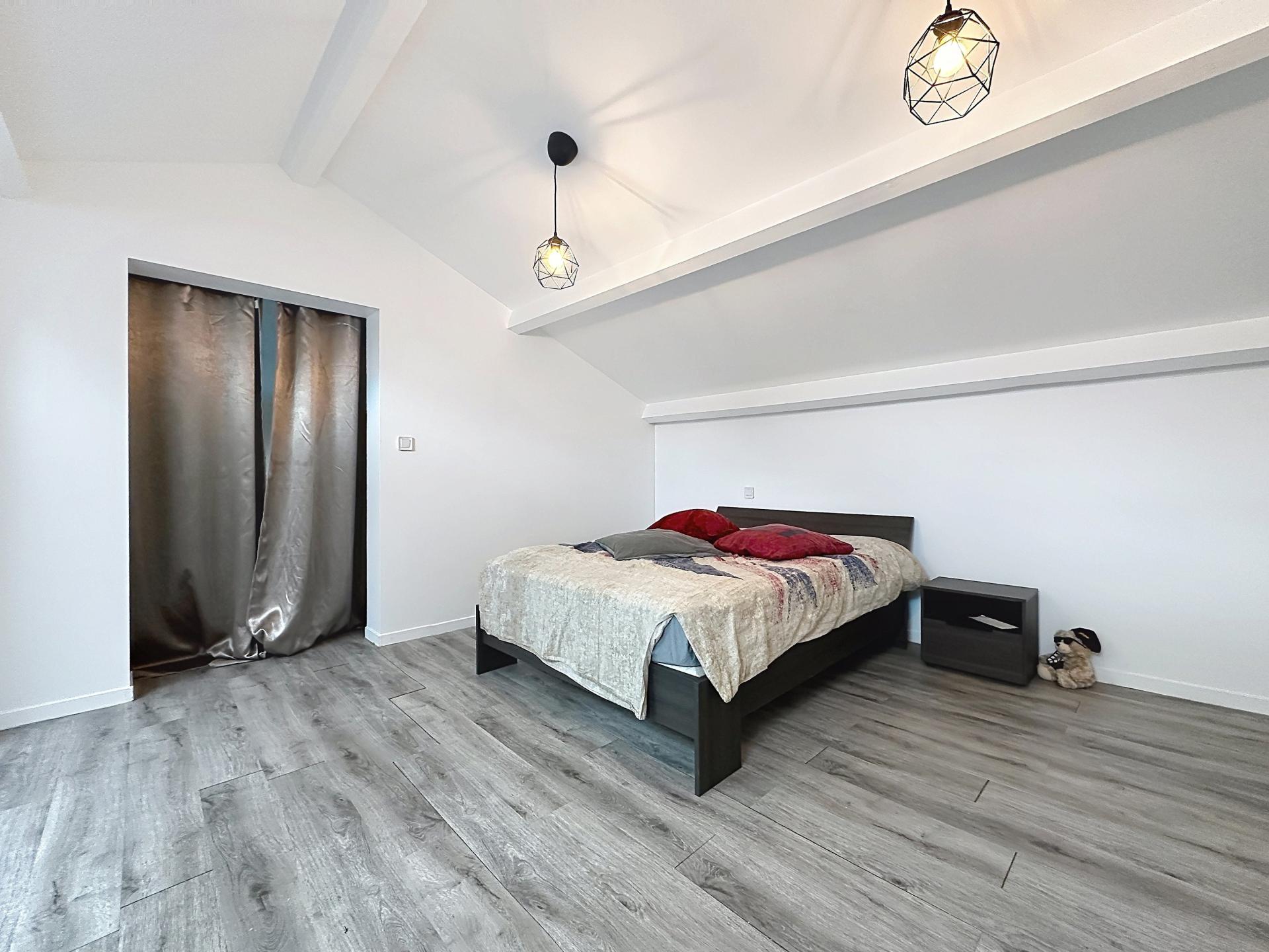 Photo 8 of the listing.