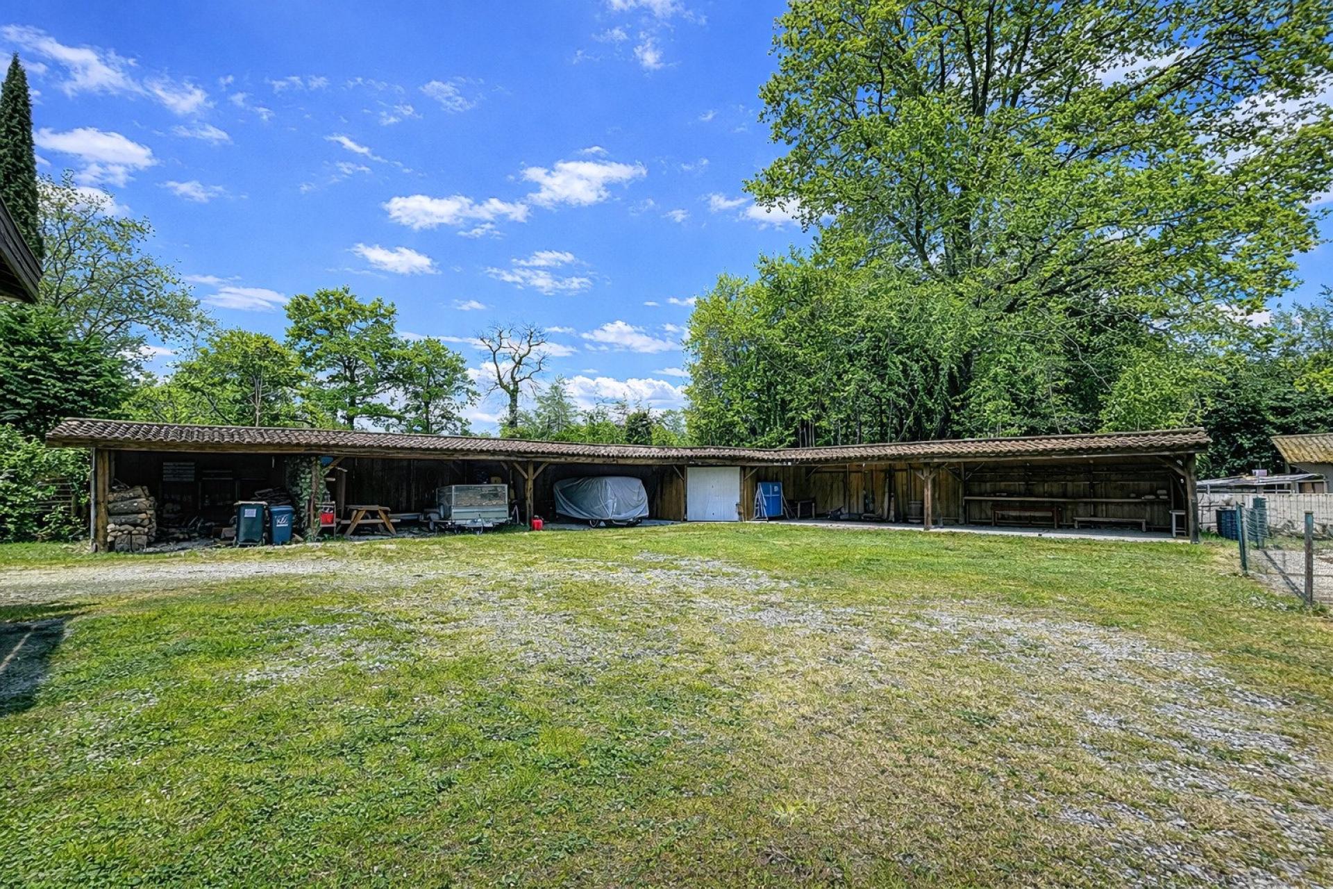 Photo 13 of the listing.