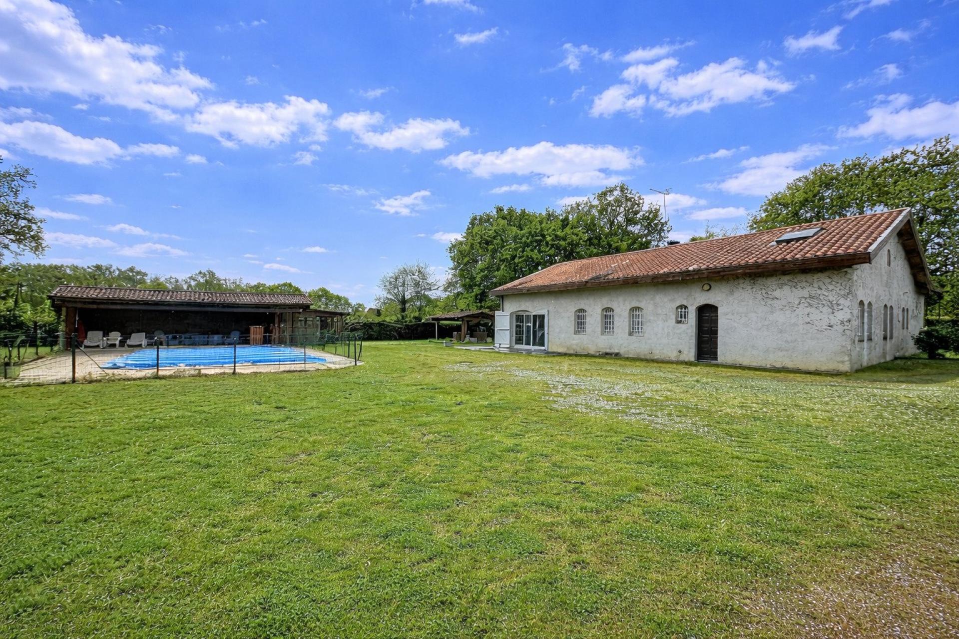 Photo 14 of the listing.