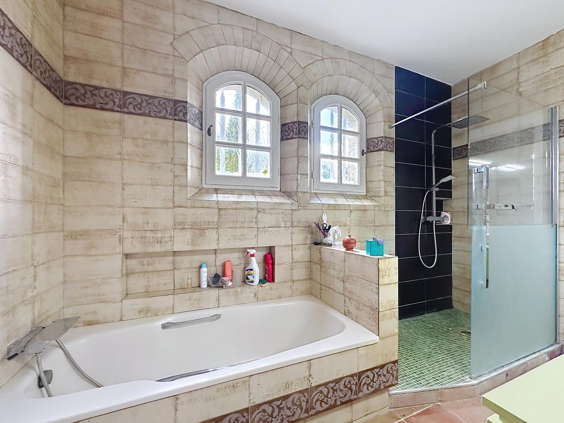 Photo 10 of the listing.