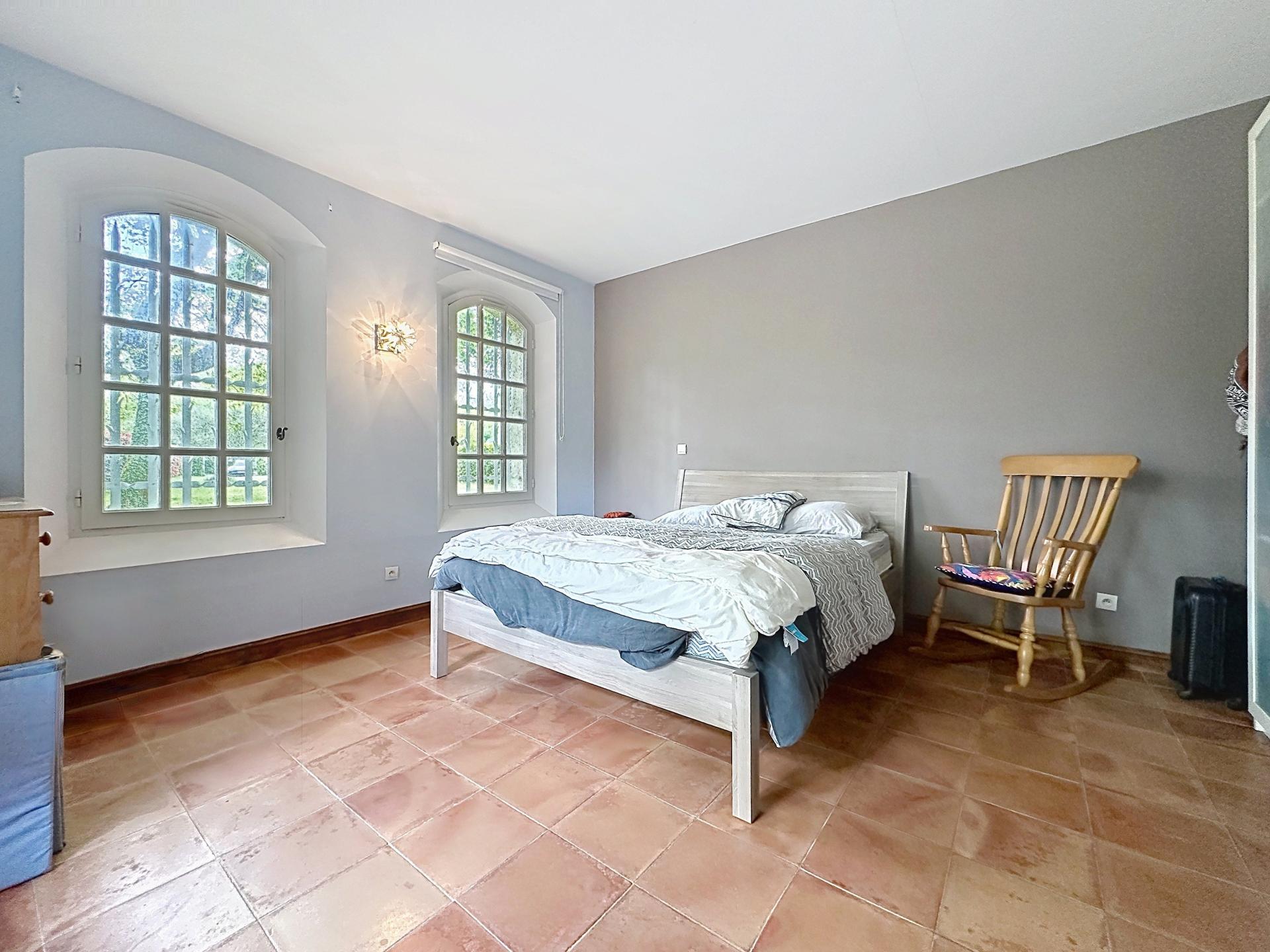 Photo 6 of the listing.