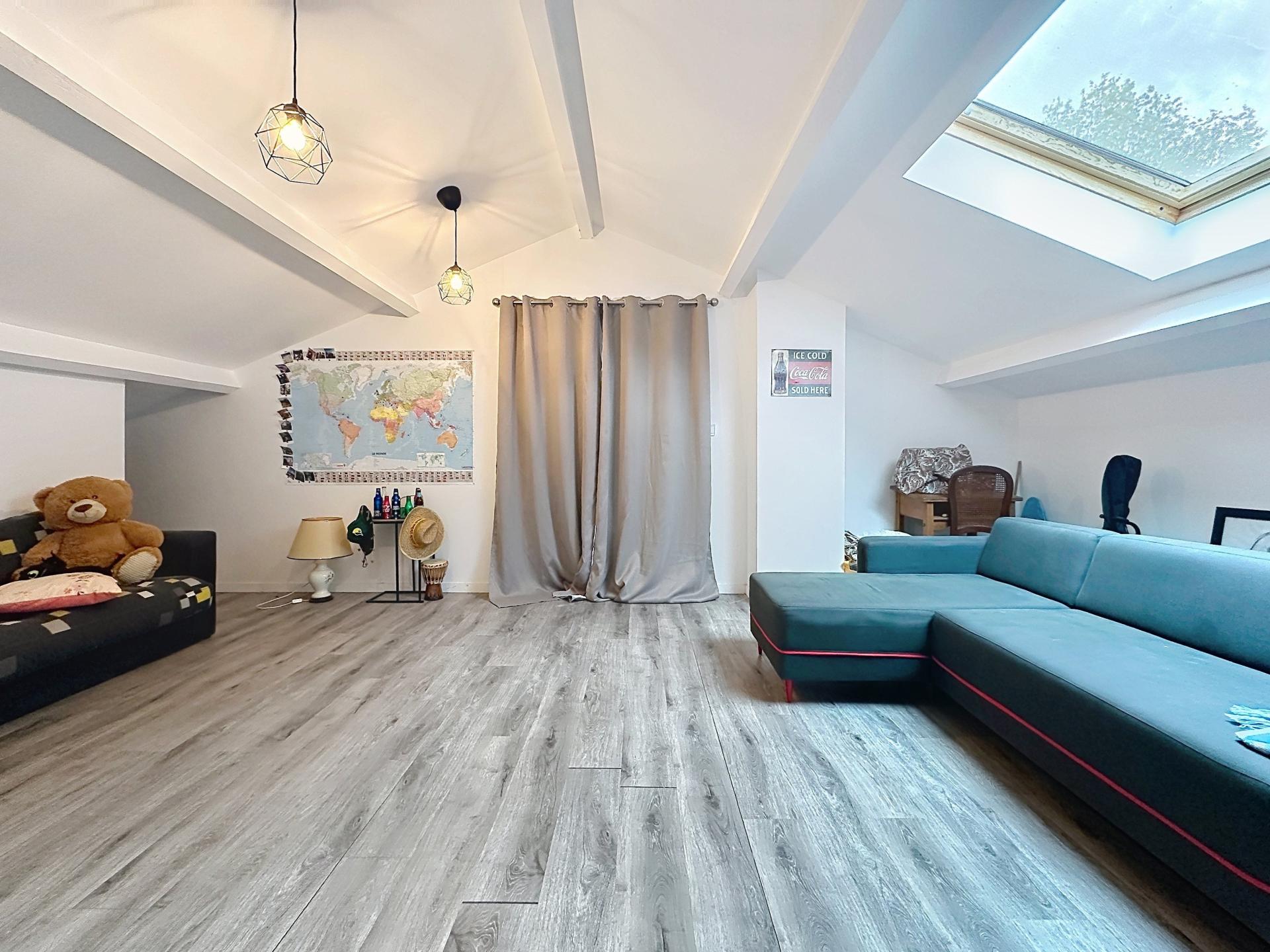 Photo 9 of the listing.