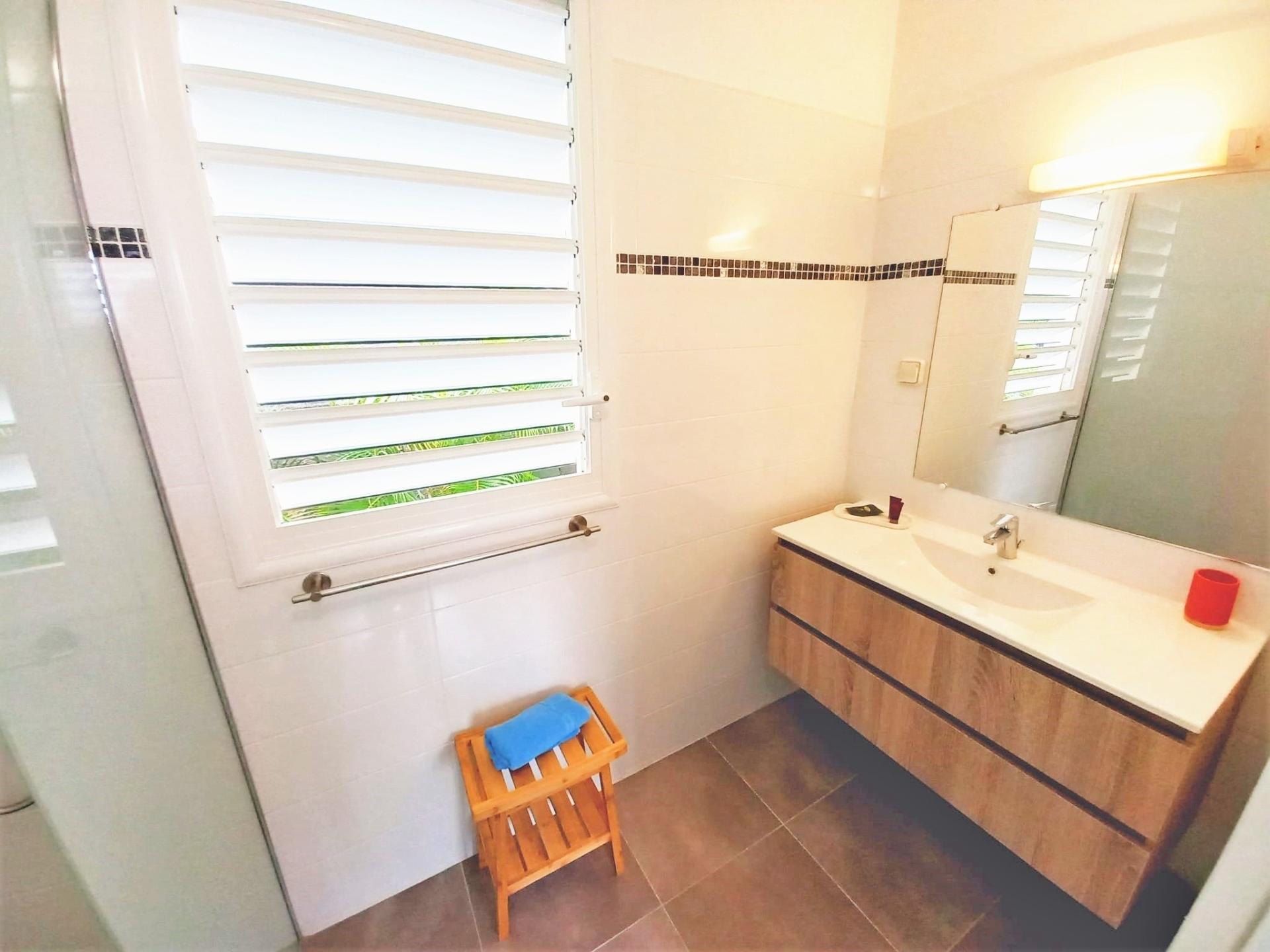 Photo 4 of the listing.