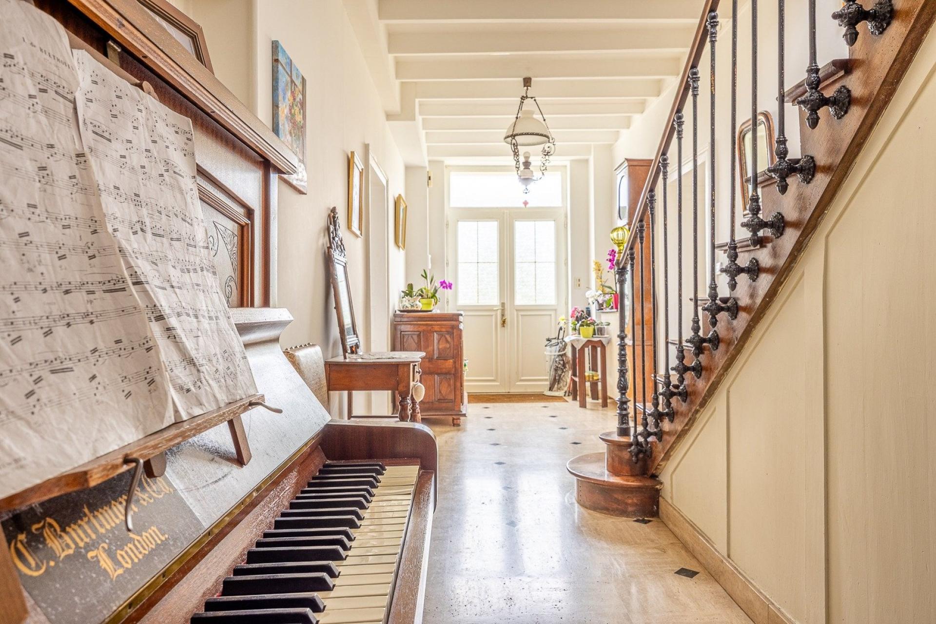 Photo 2 of the listing.