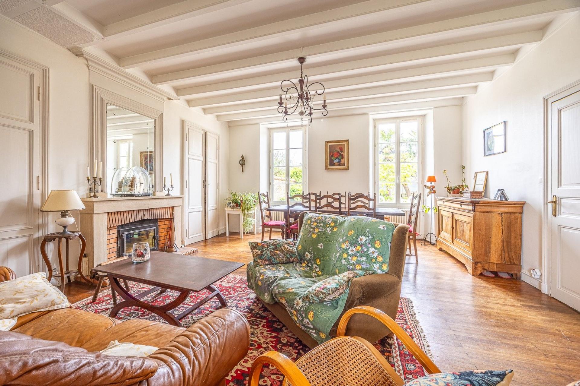 Photo 4 of the listing.