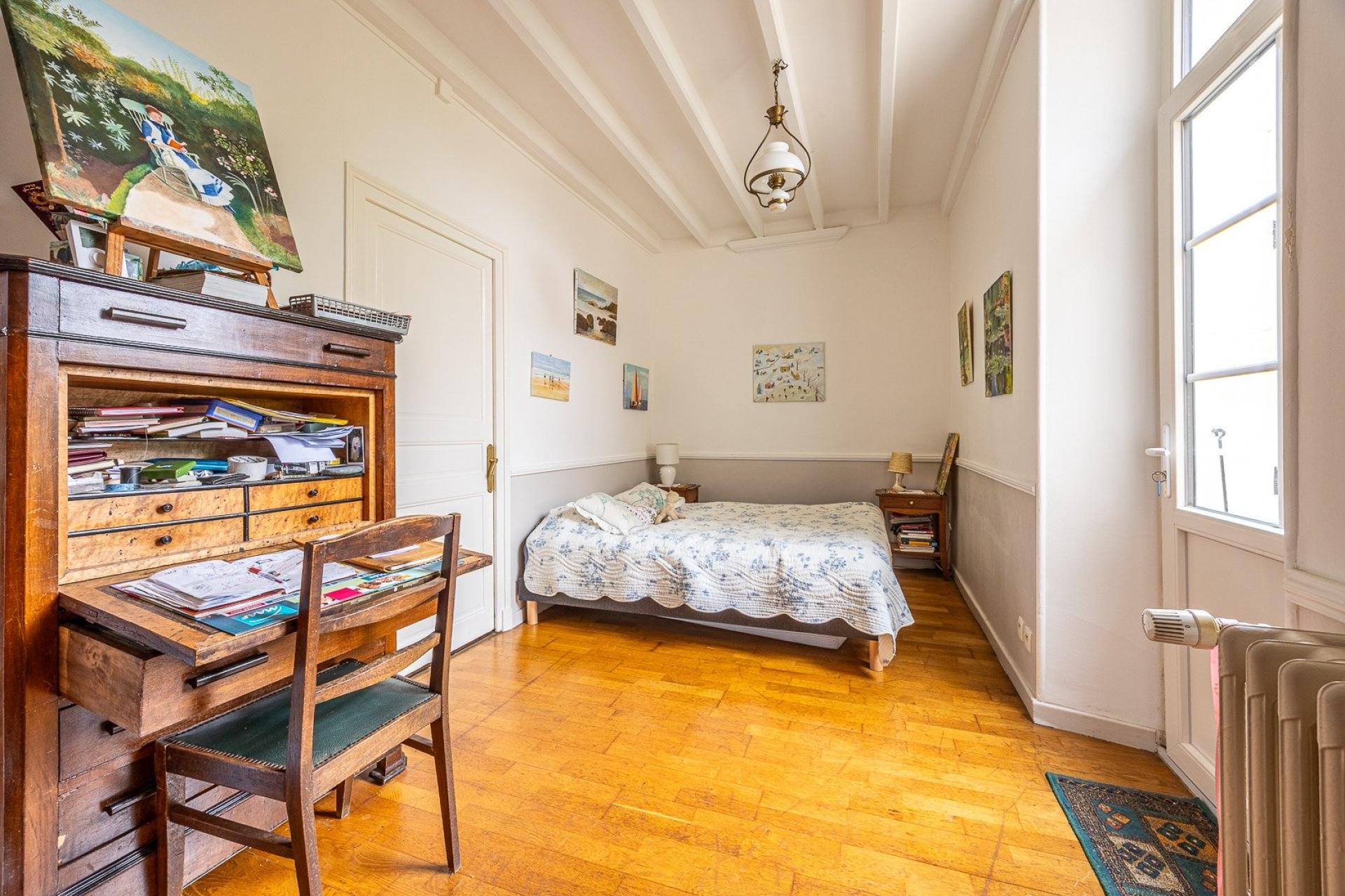 Photo 5 of the listing.