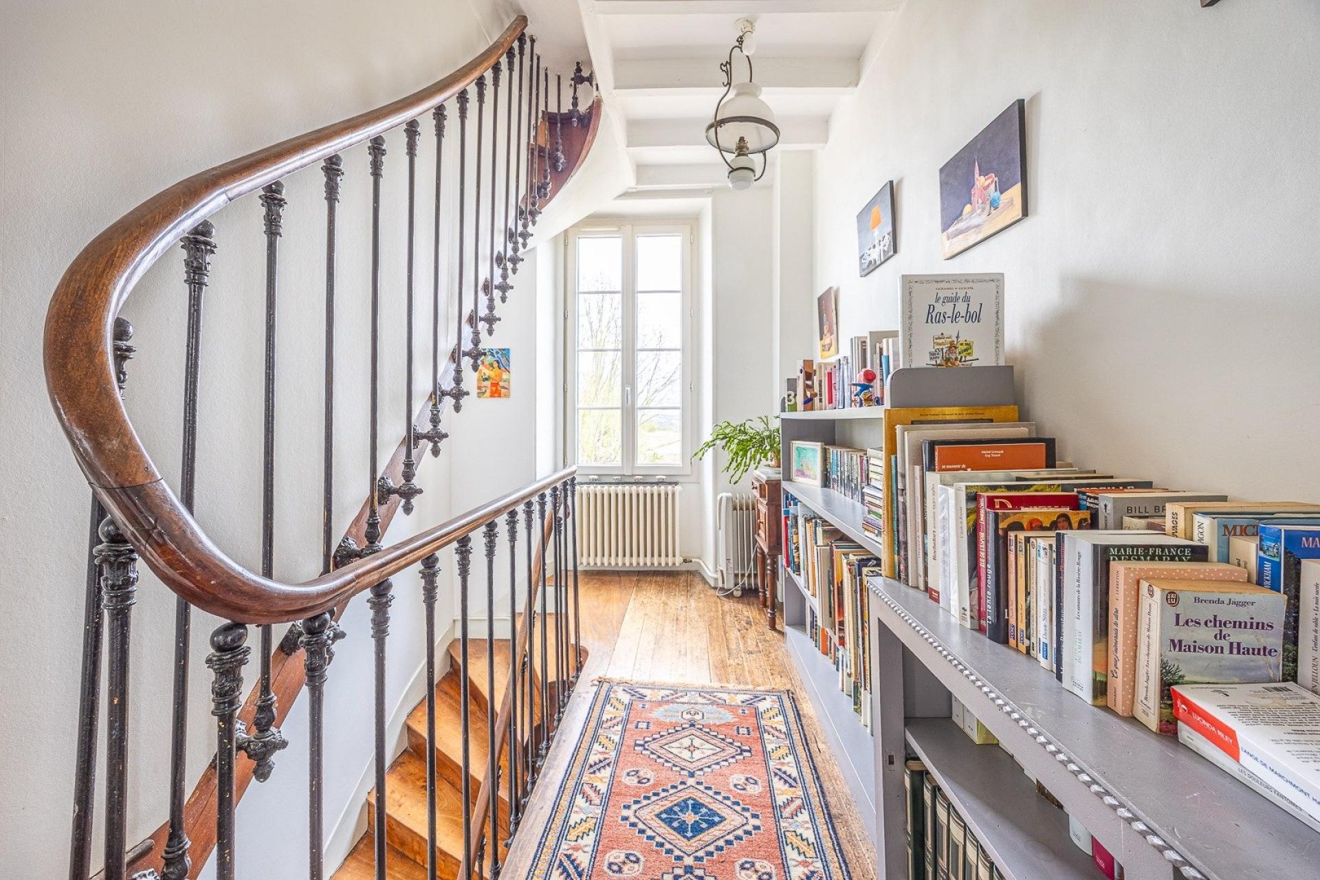 Photo 7 of the listing.