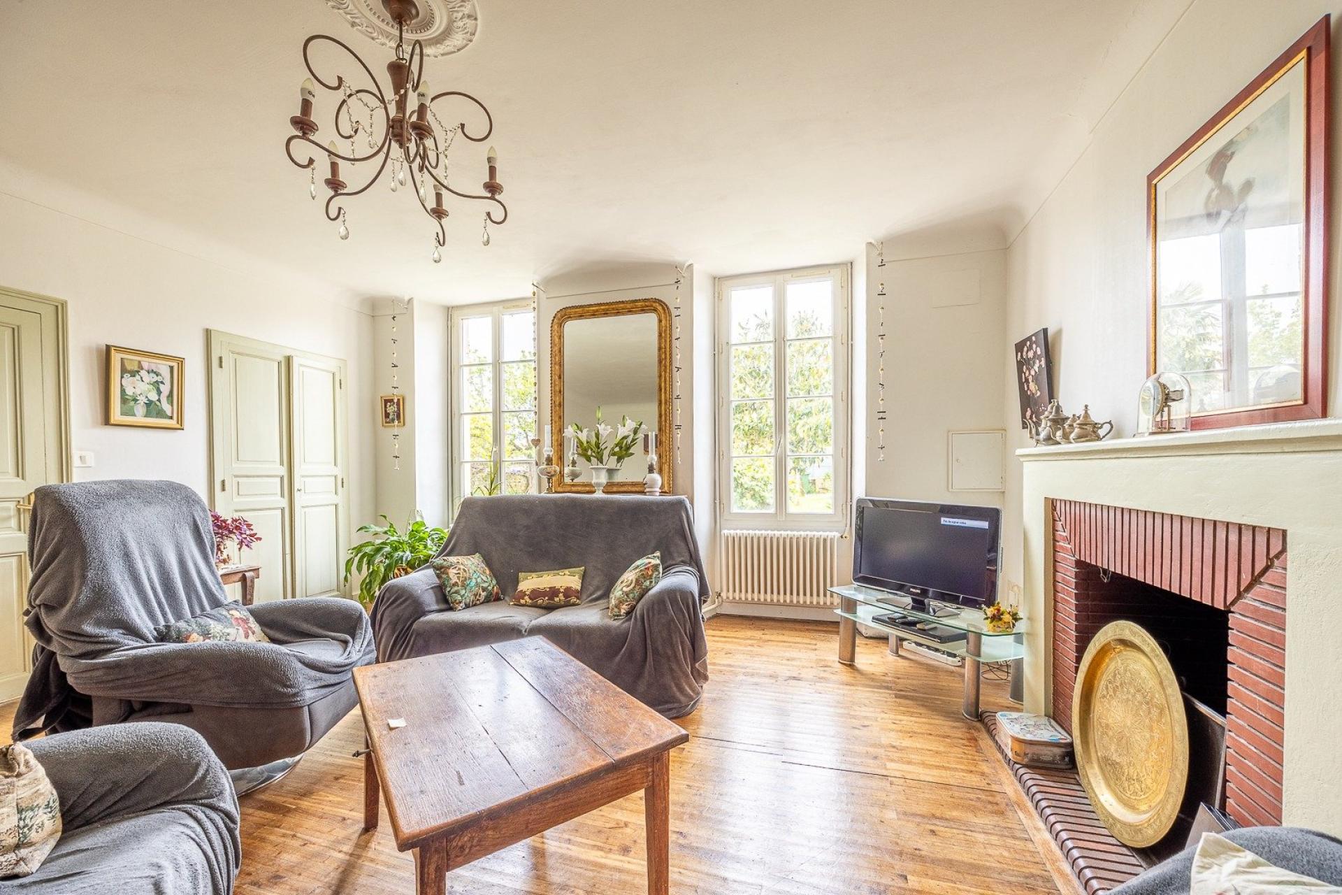 Photo 3 of the listing.