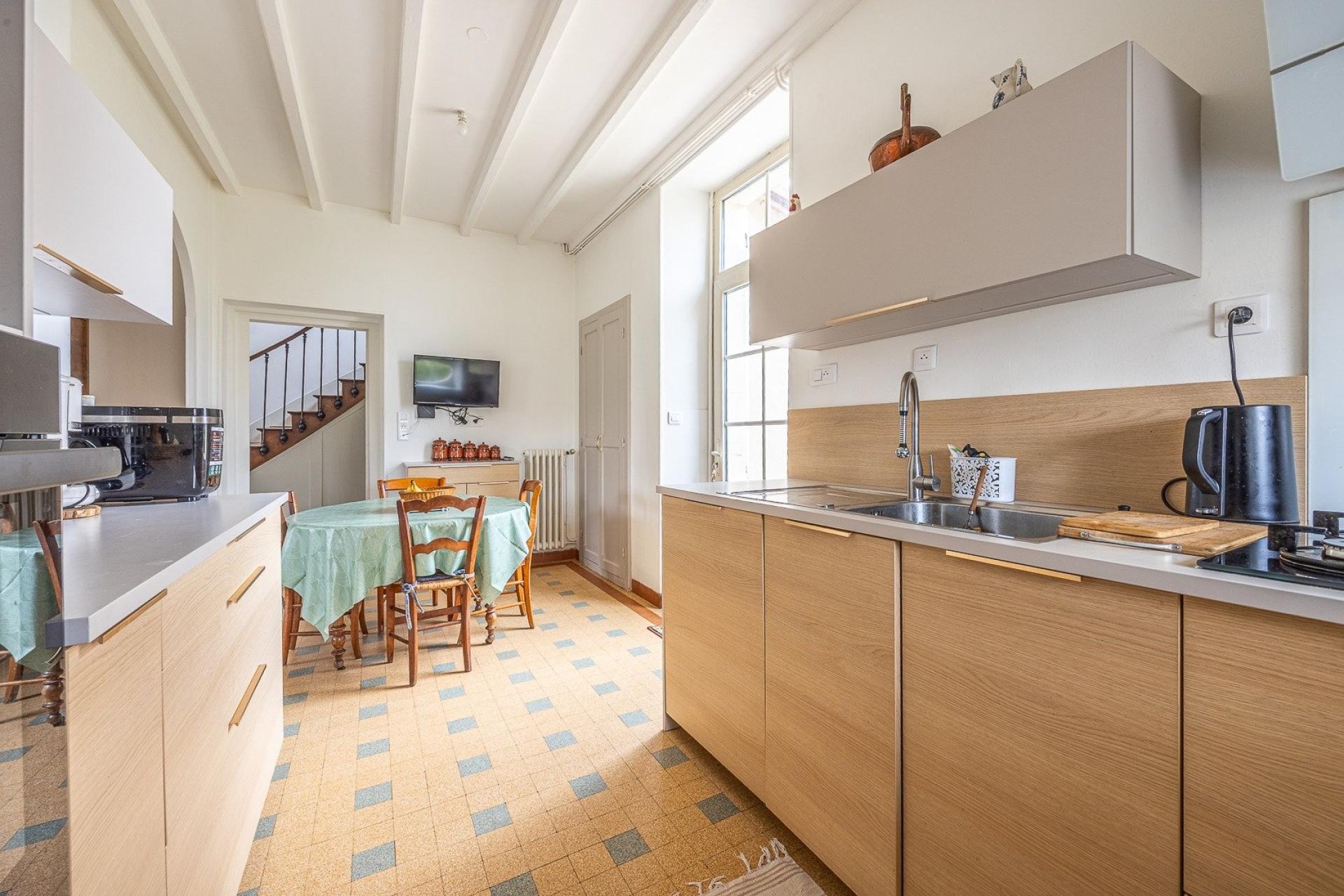 Photo 6 of the listing.