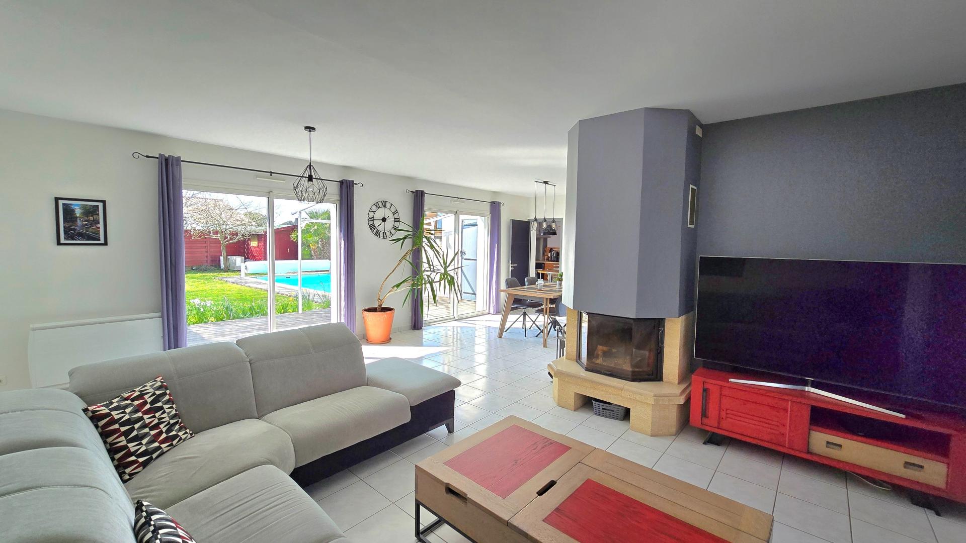 Photo 2 of the listing.