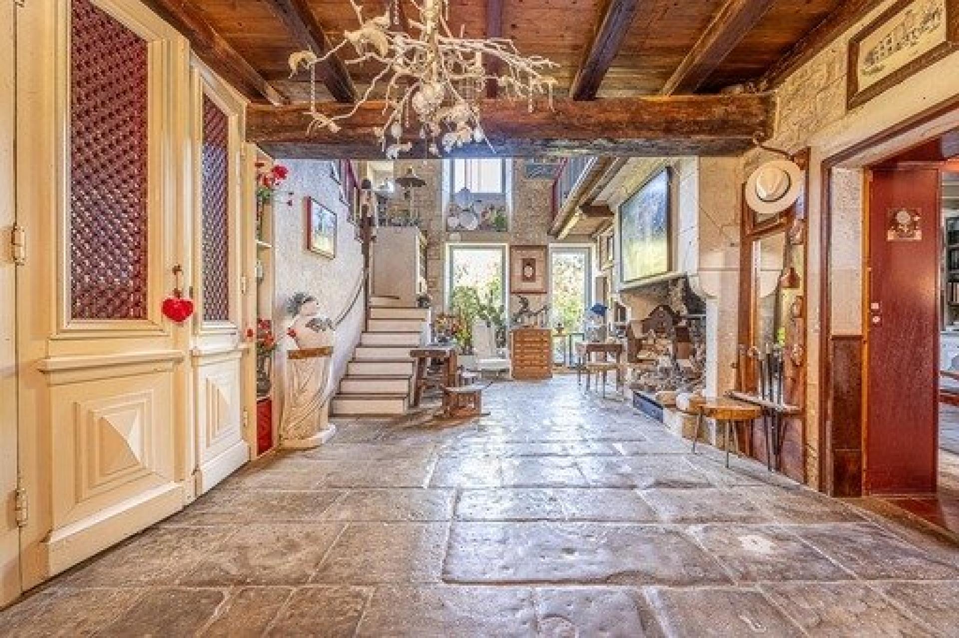 Photo 3 of the listing.