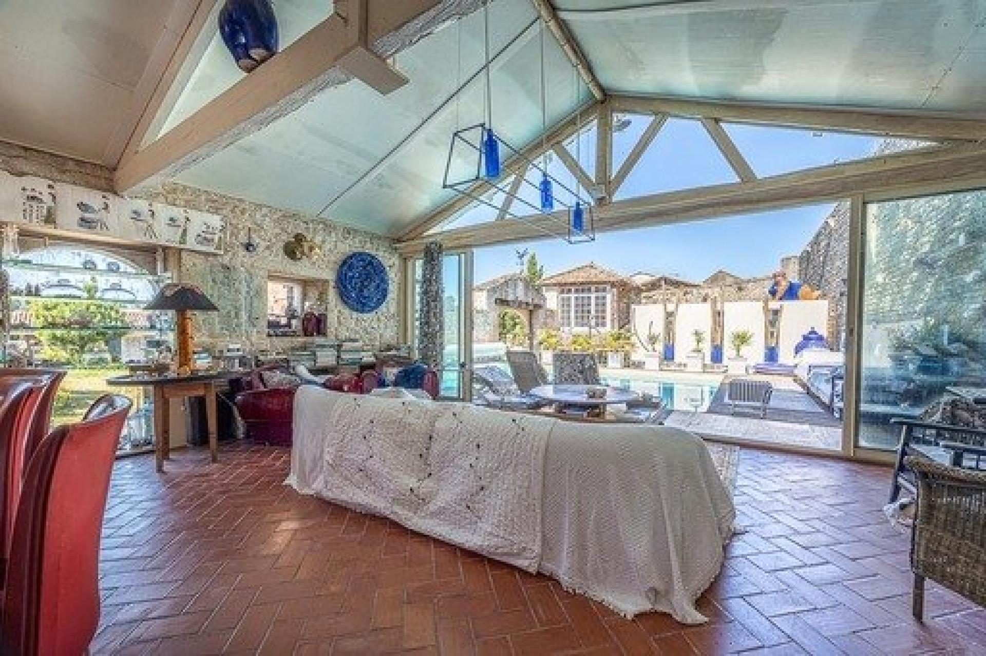 Photo 6 of the listing.