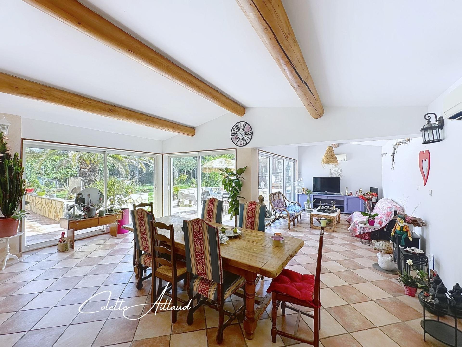 Photo 2 of the listing.