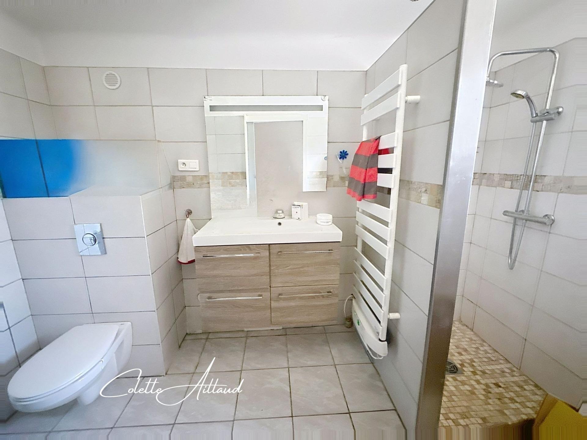 Photo 9 of the listing.