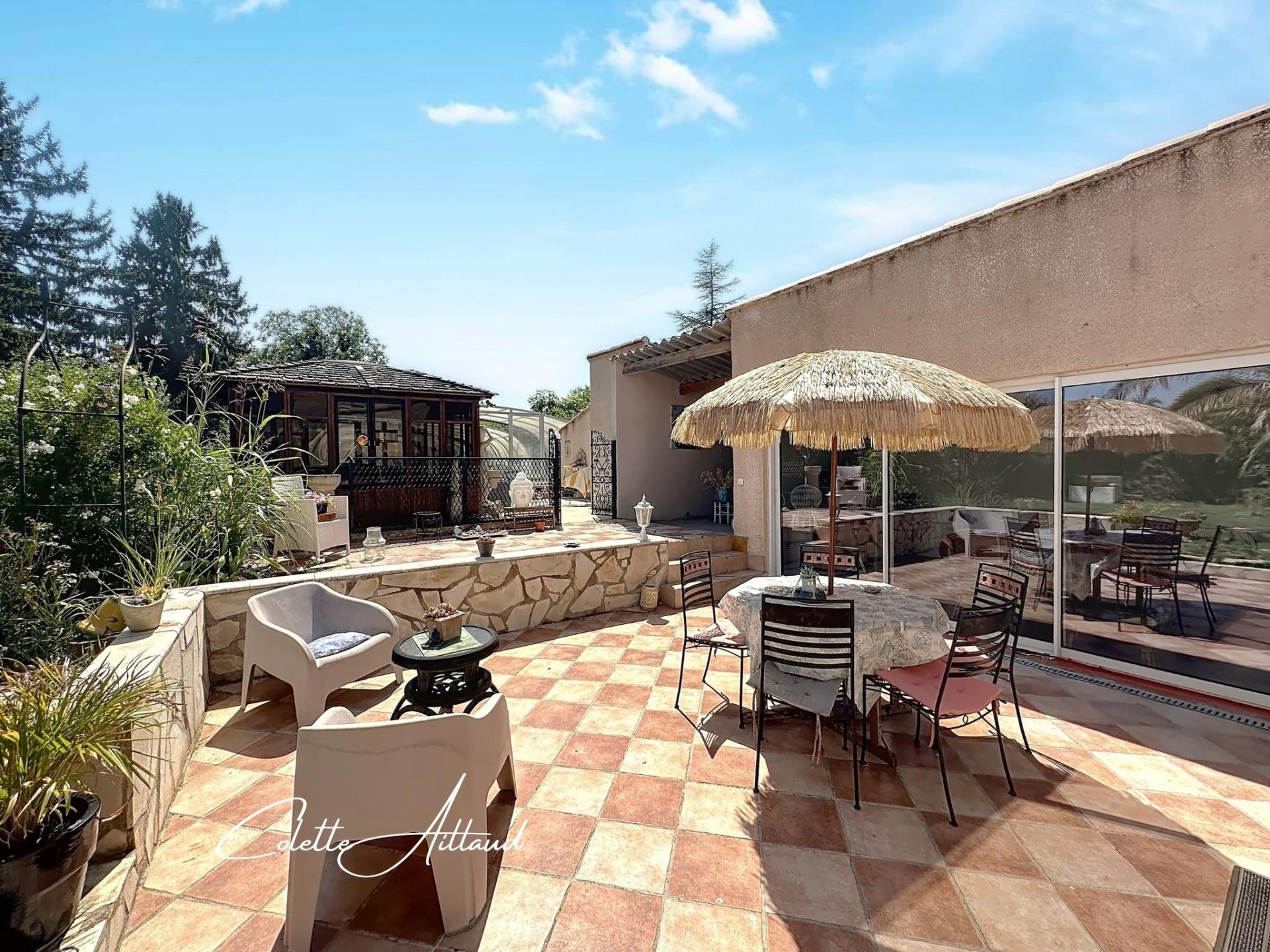 Photo 8 of the listing.