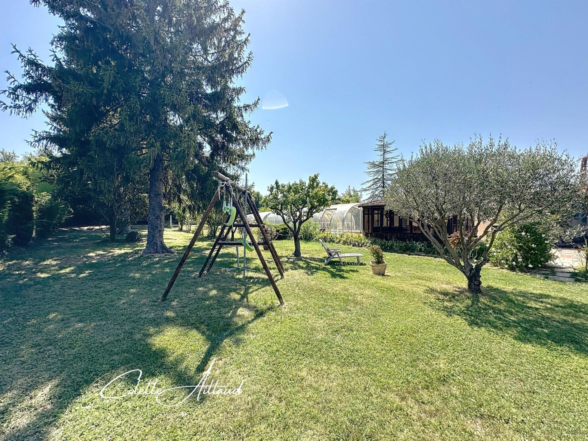 Photo 12 of the listing.