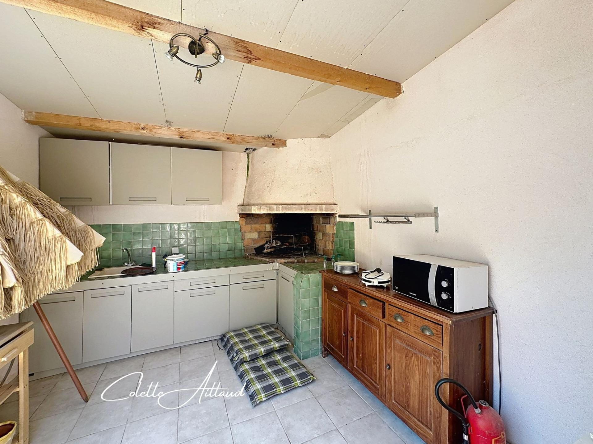 Photo 11 of the listing.