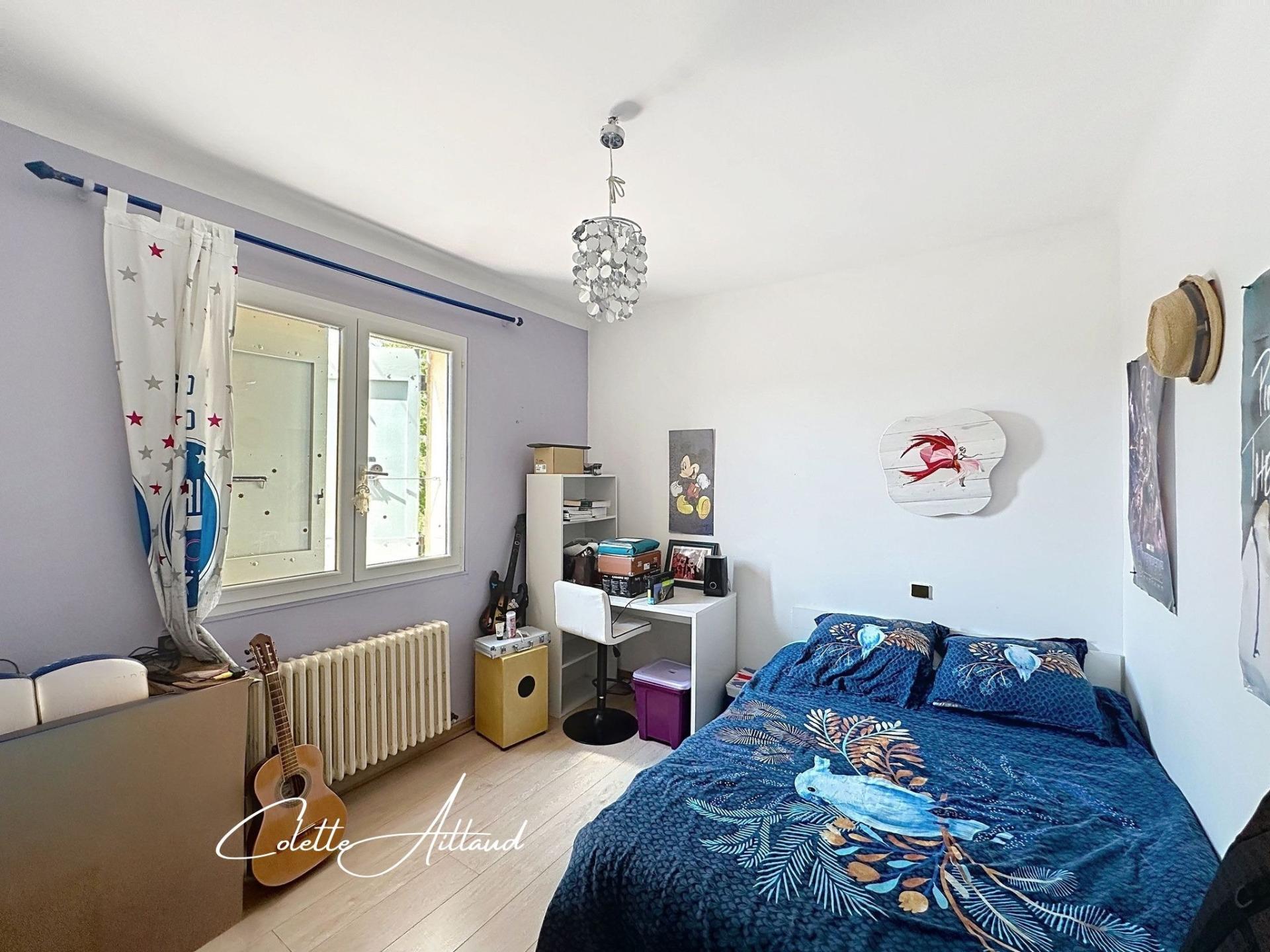 Photo 7 of the listing.