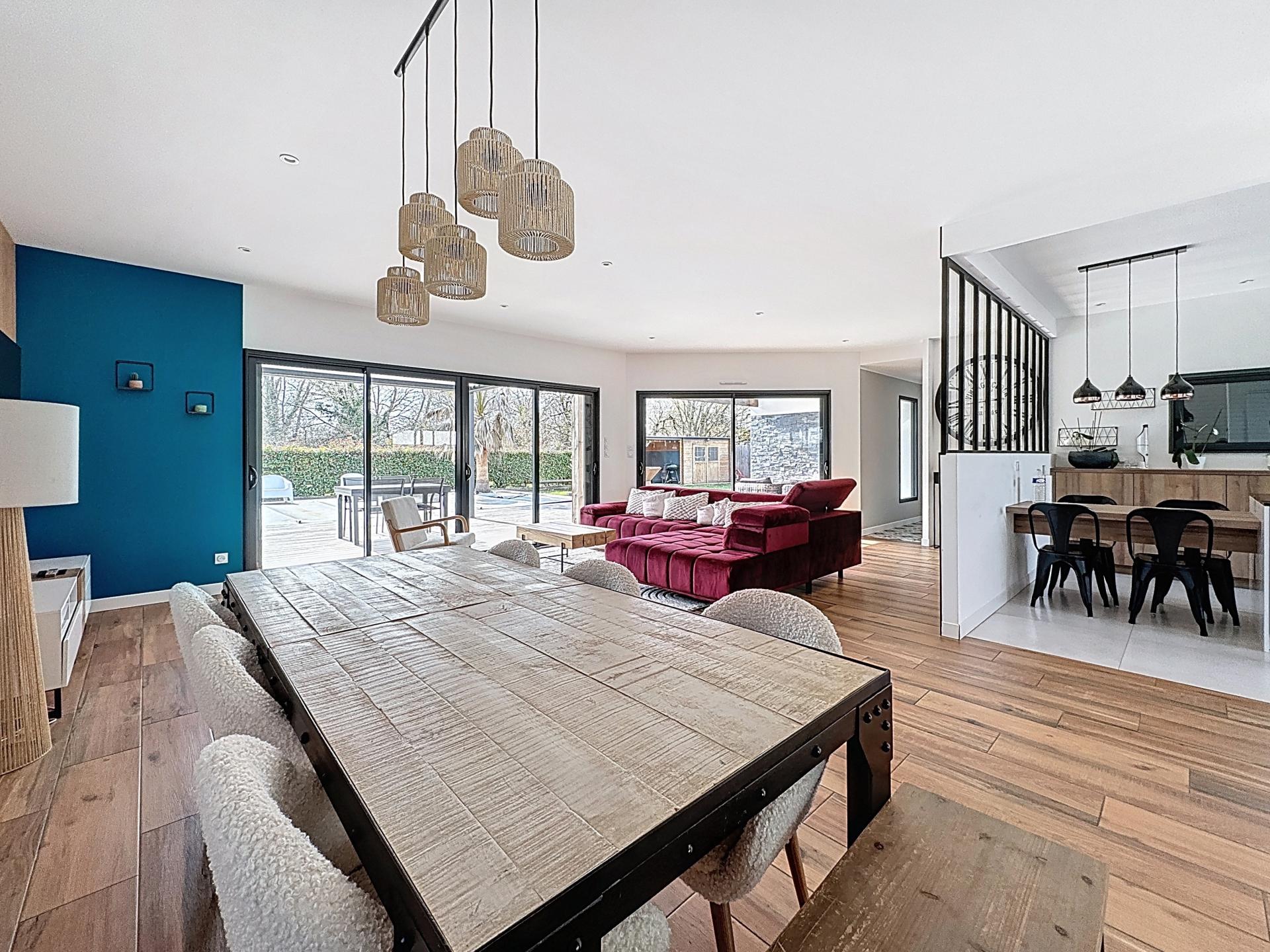 Photo 2 of the listing.