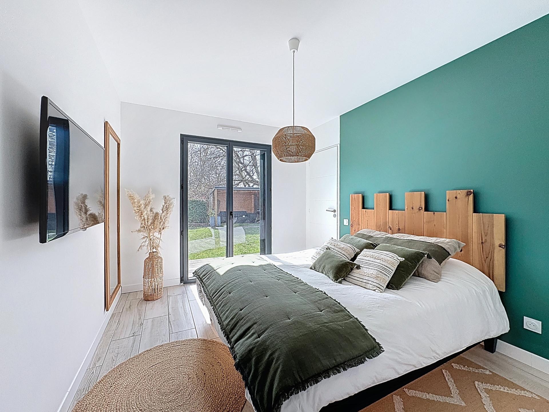 Photo 8 of the listing.