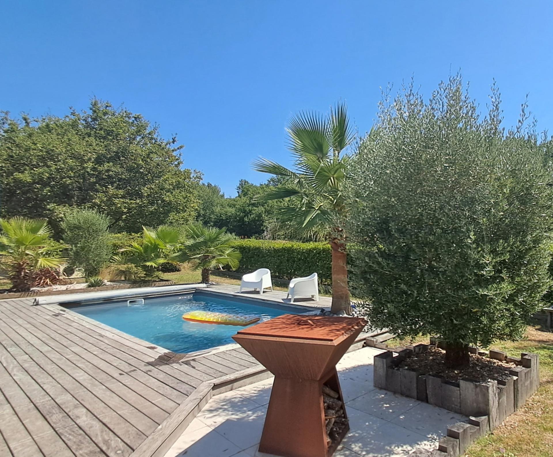 Photo 5 of the listing.