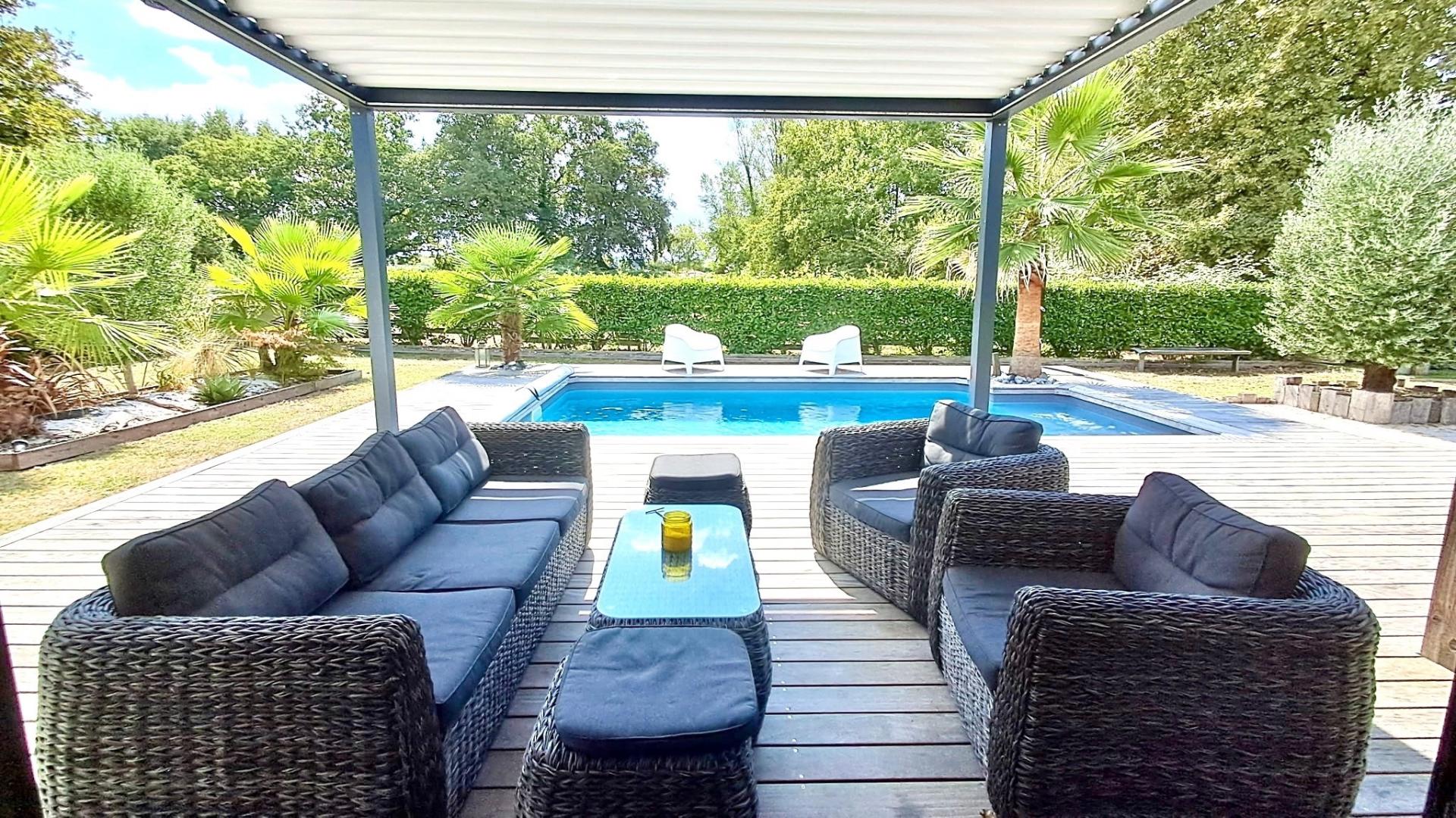 Photo 4 of the listing.