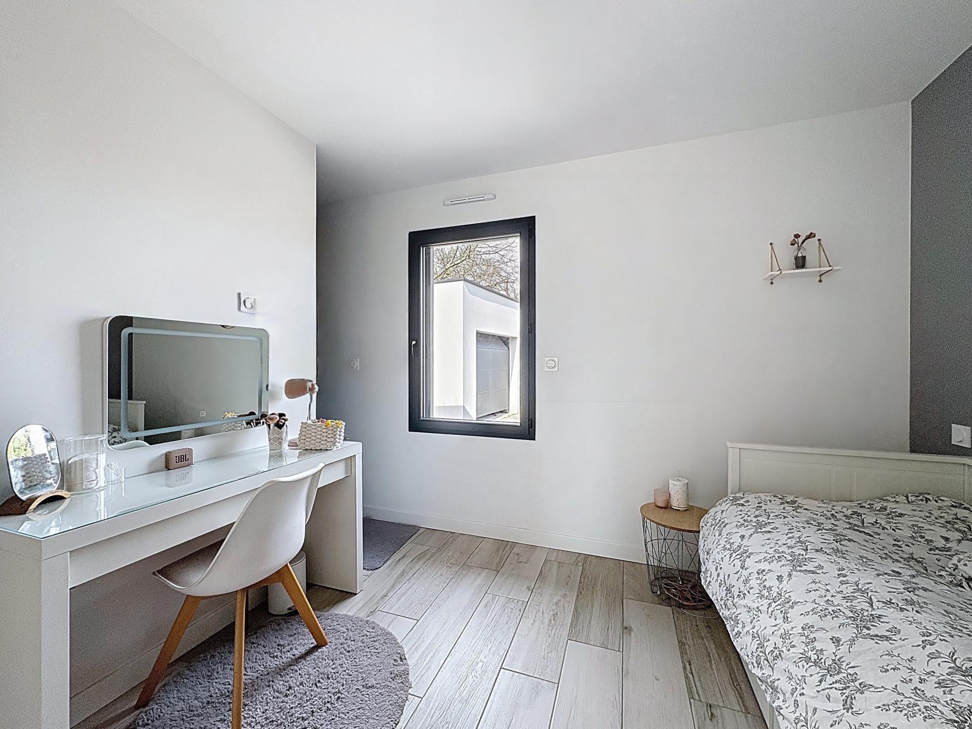 Photo 9 of the listing.