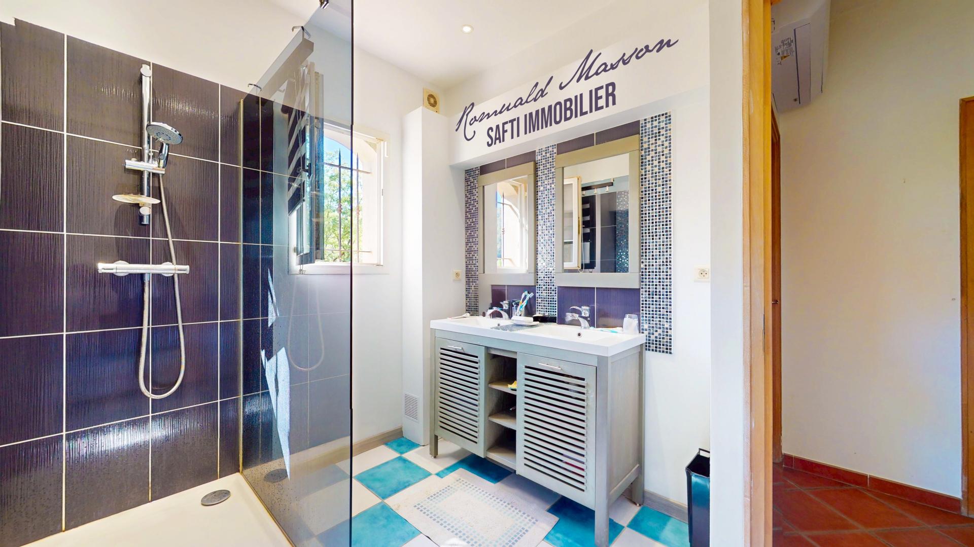 Photo 13 de l'annonce.