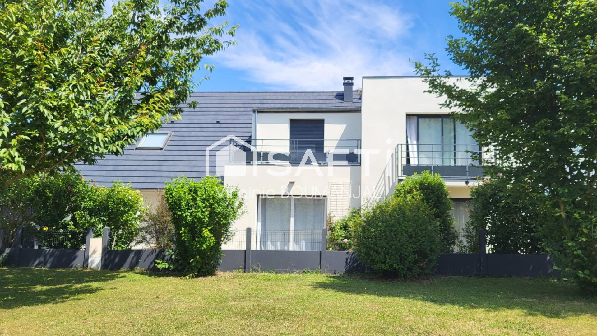 Photo SAFTI — Maison 8 pièces, 236 m² à Vers Sur Selle 2