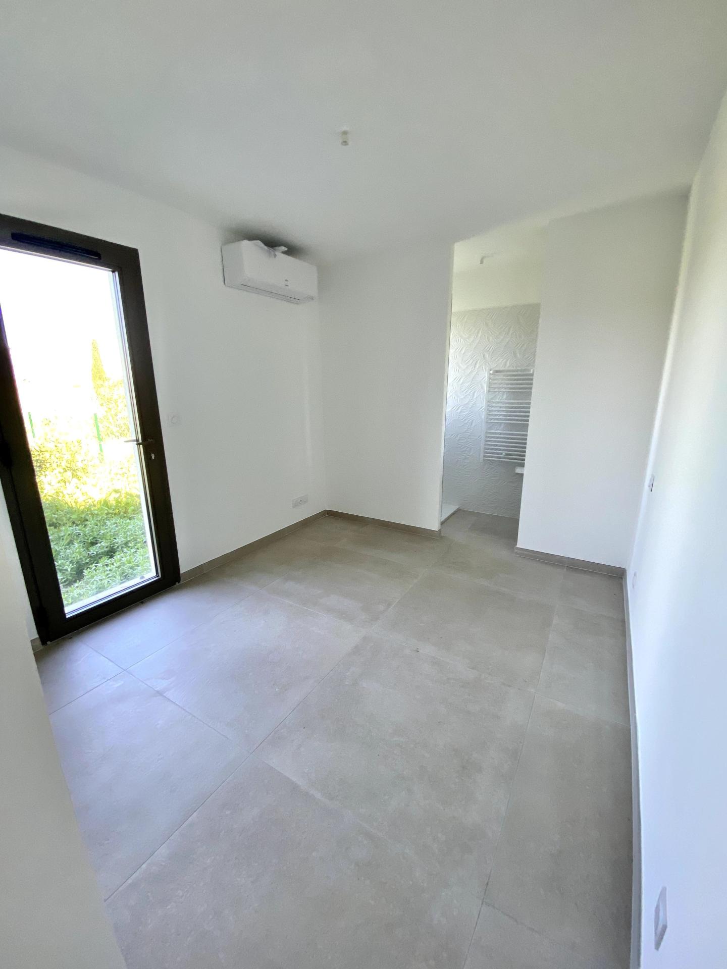 Photo 6 of the listing.