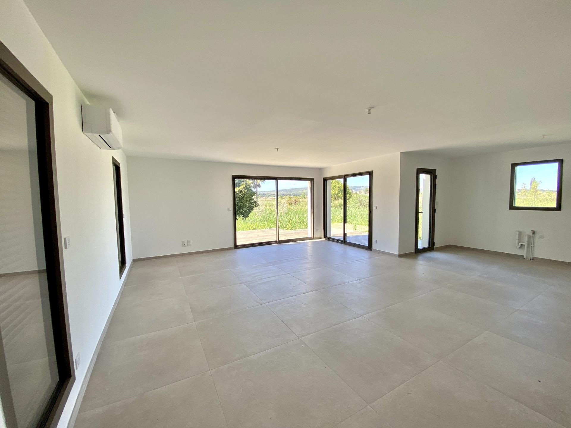 Photo 4 of the listing.