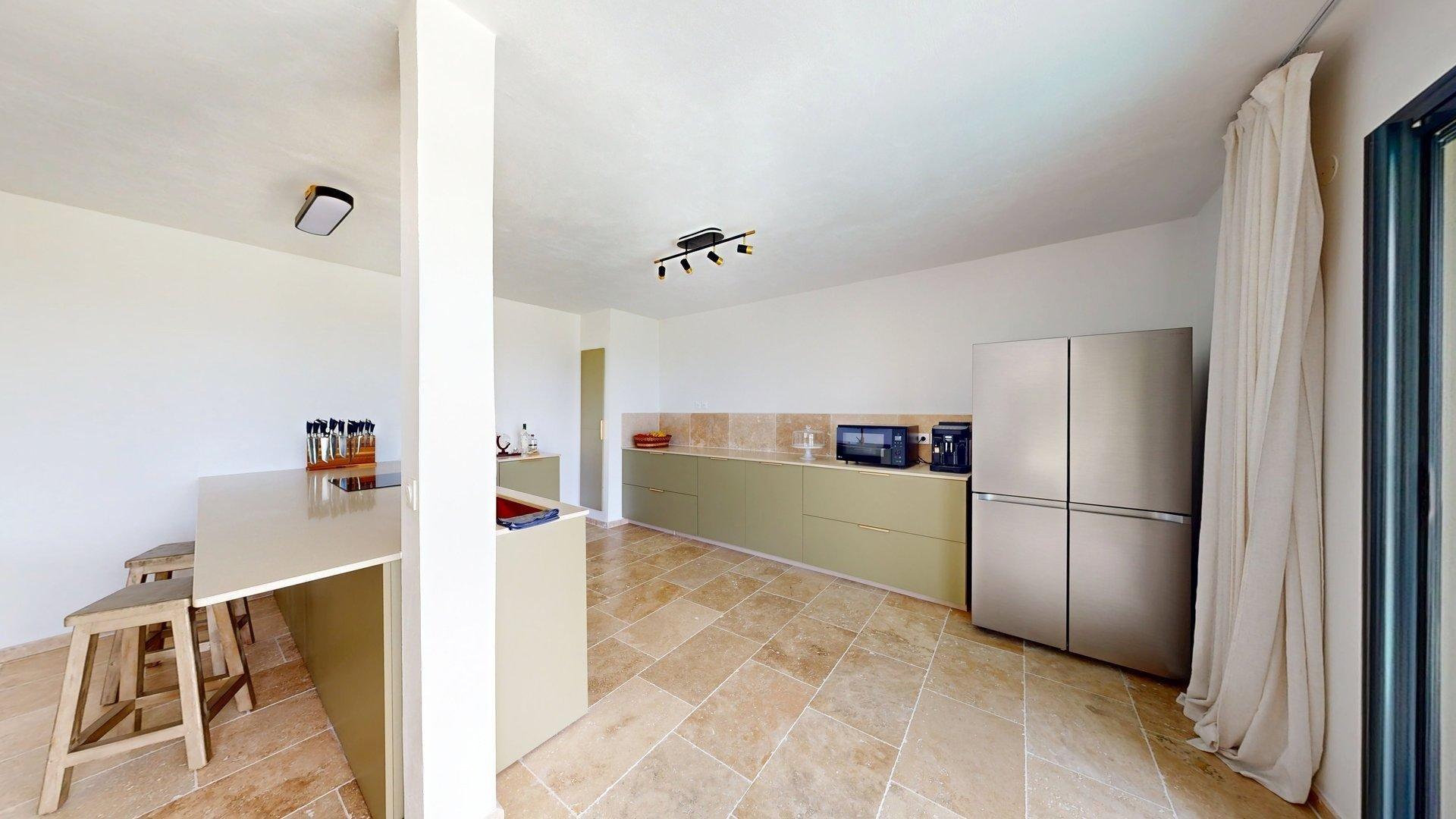 Photo 3 of the listing.