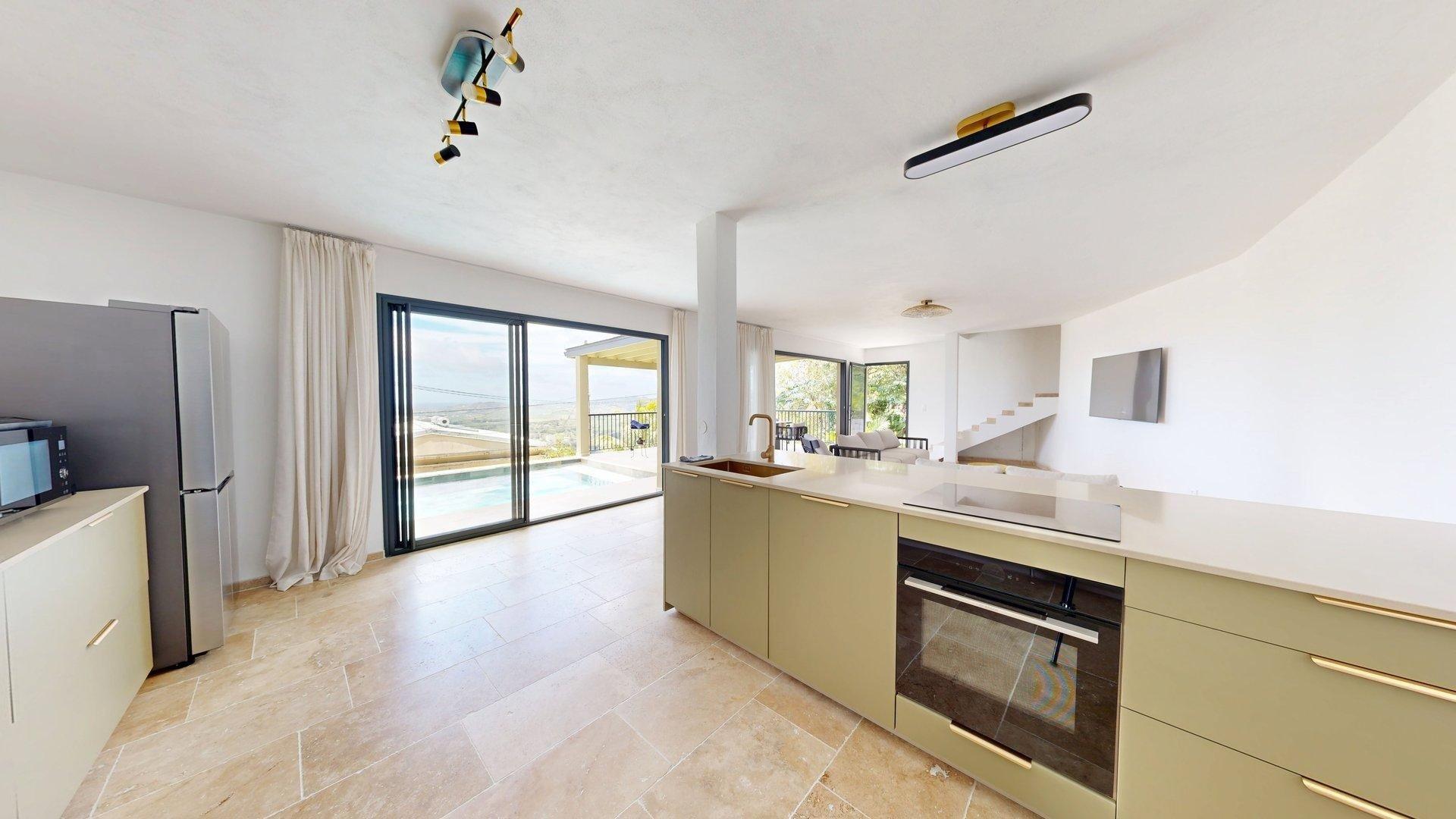 Photo 4 of the listing.