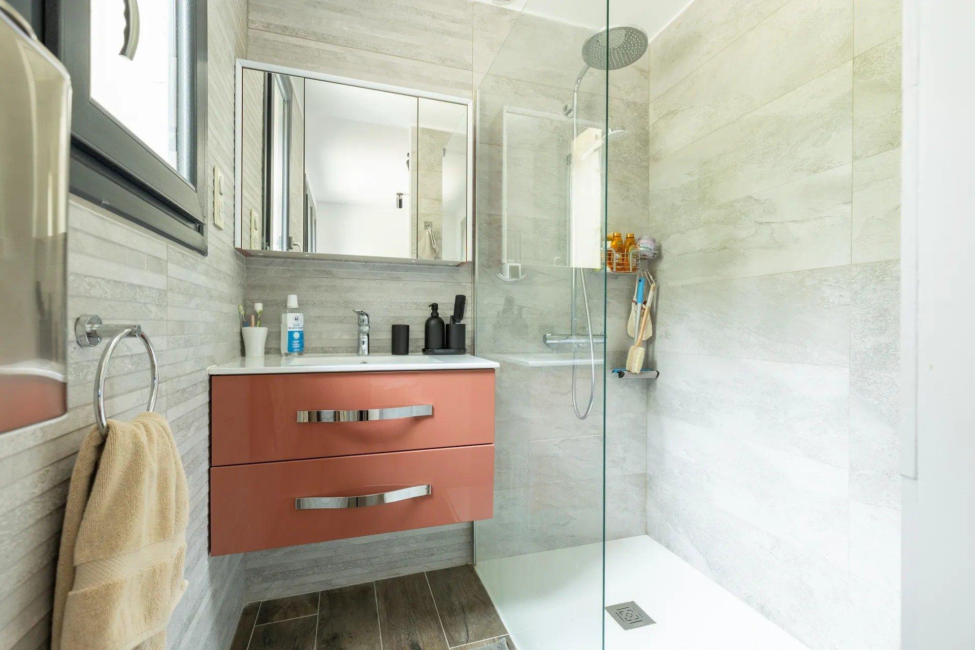 Photo 9 of the listing.