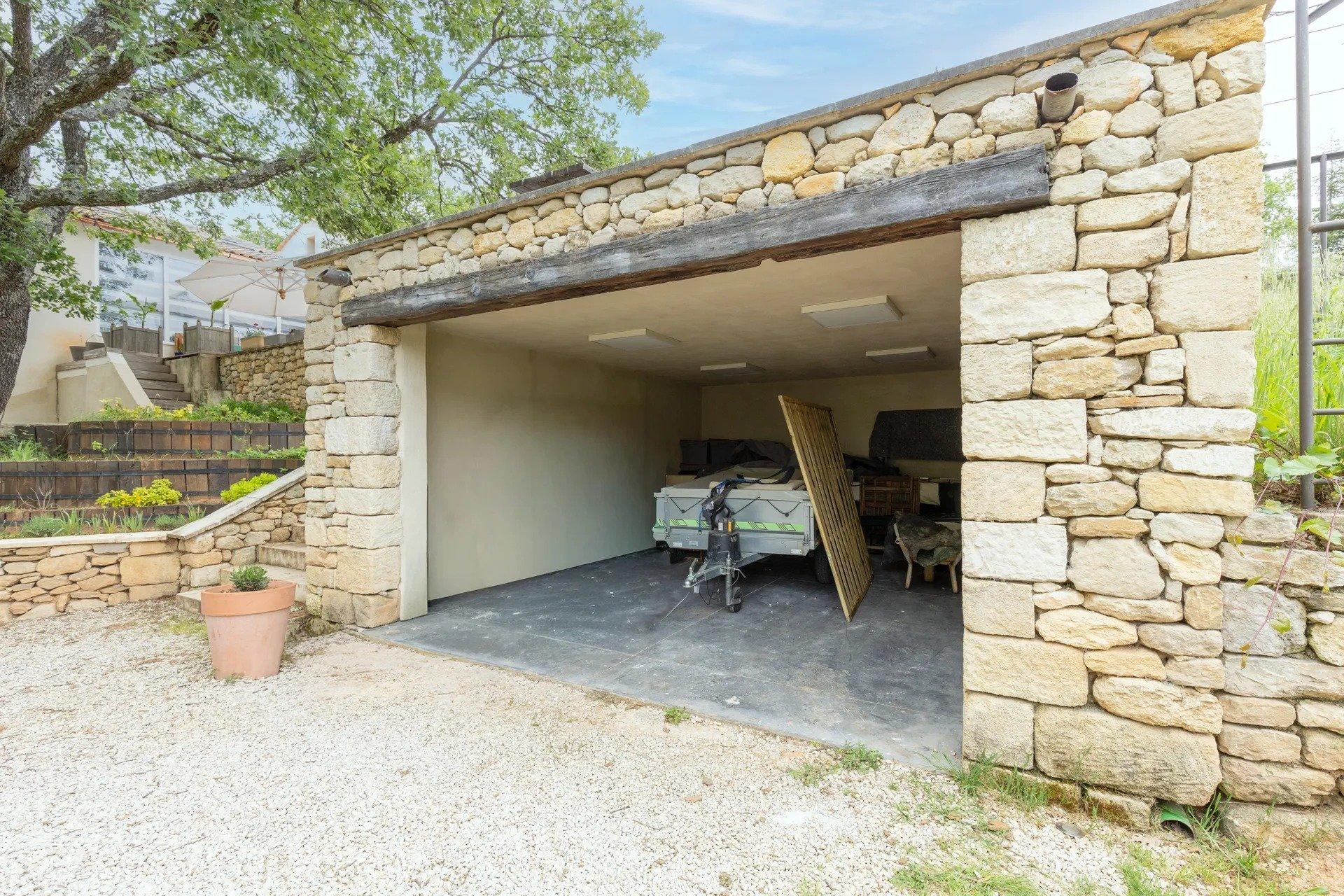 Photo 4 of the listing.