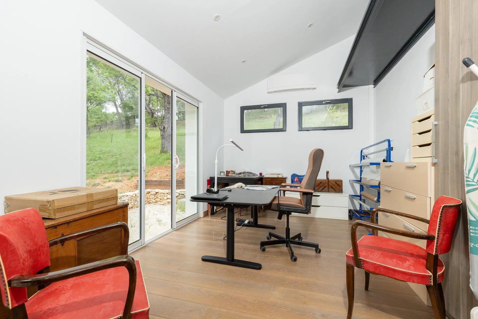 Photo 11 of the listing.