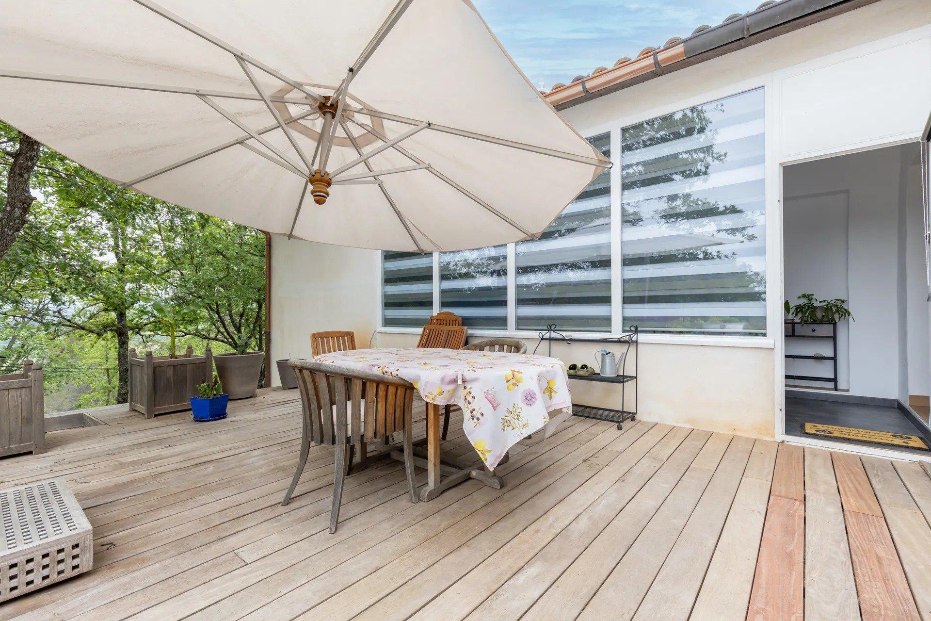 Photo 3 of the listing.