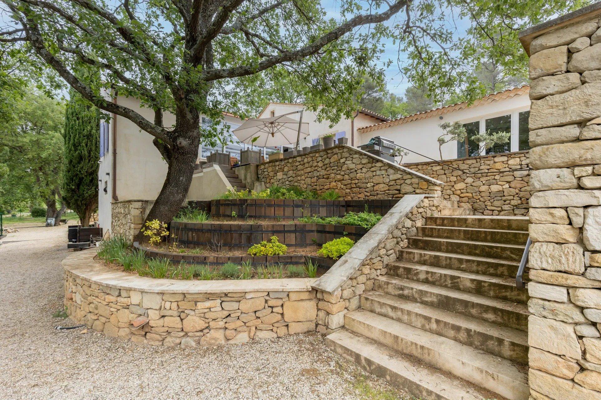 Photo 2 of the listing.