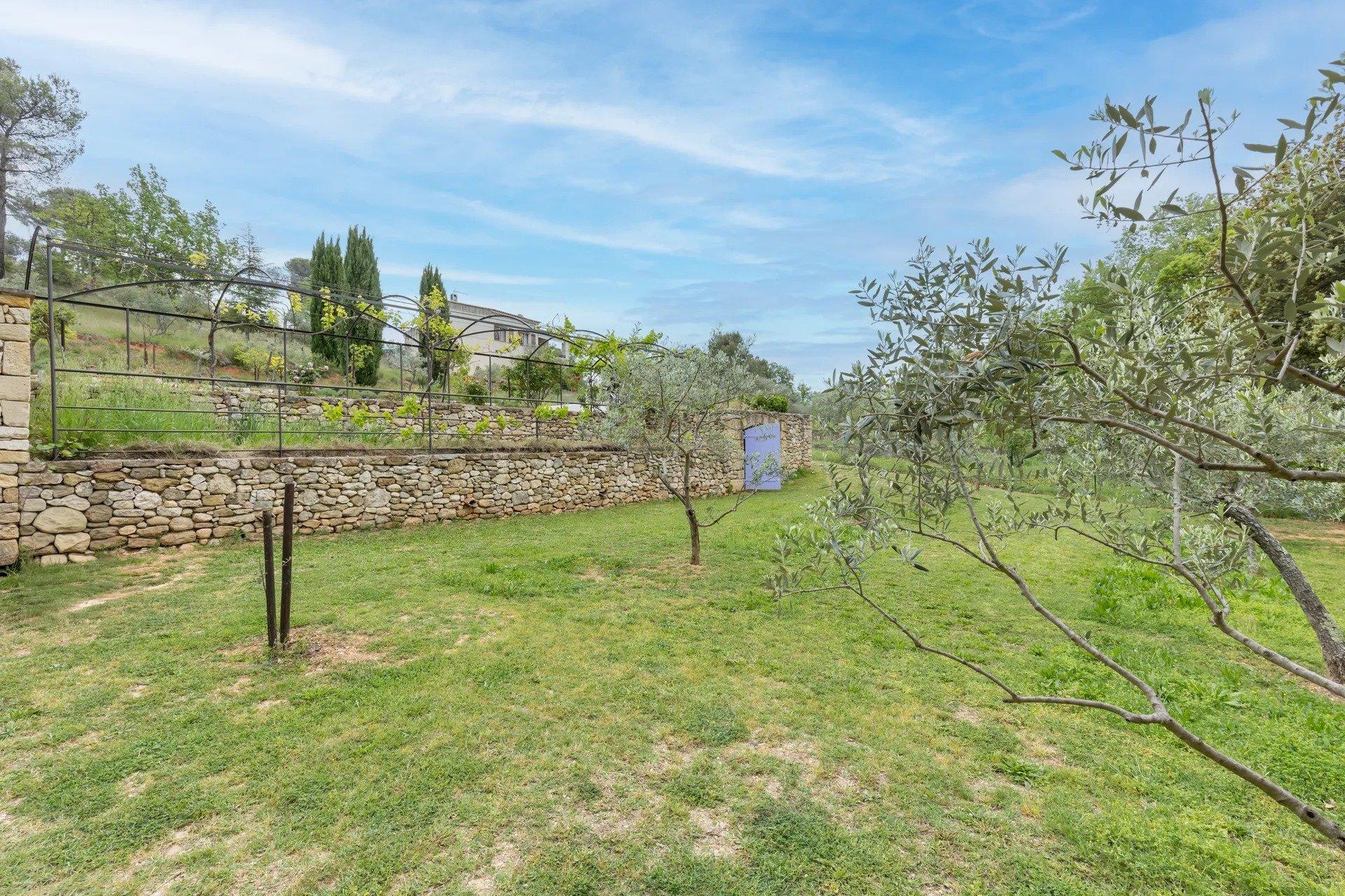 Photo 18 of the listing.