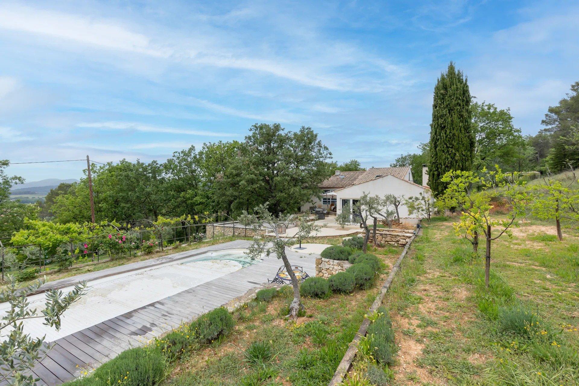 Photo 16 of the listing.