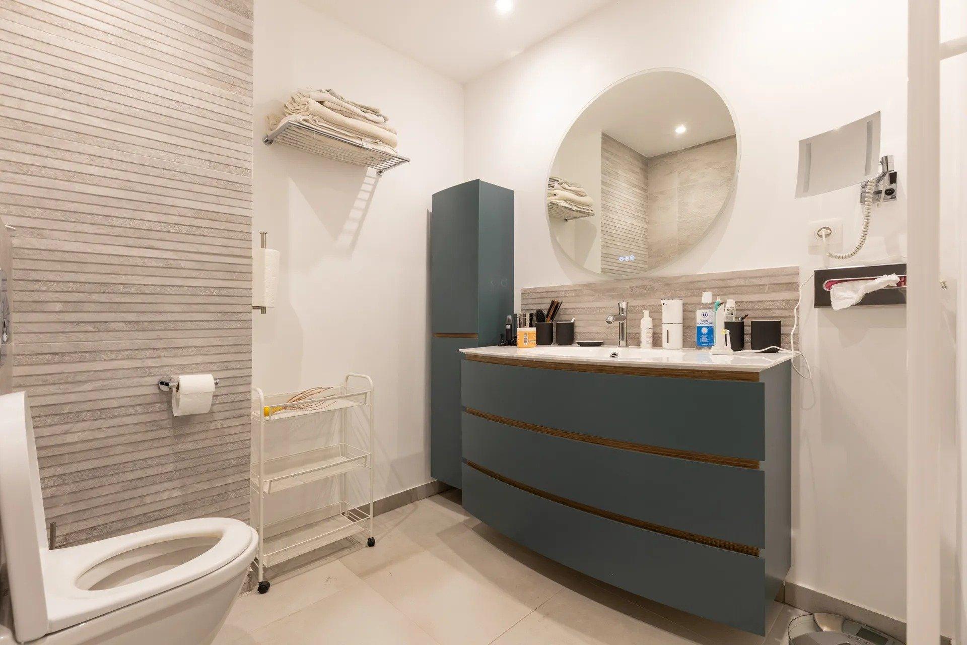 Photo 12 of the listing.