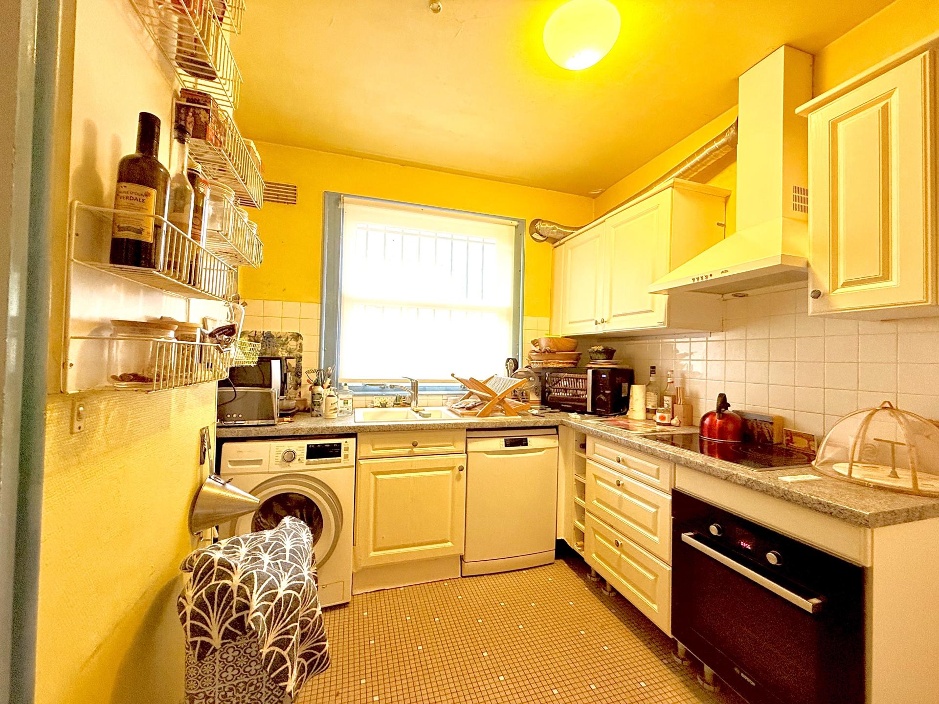 Photo 4 of the listing.