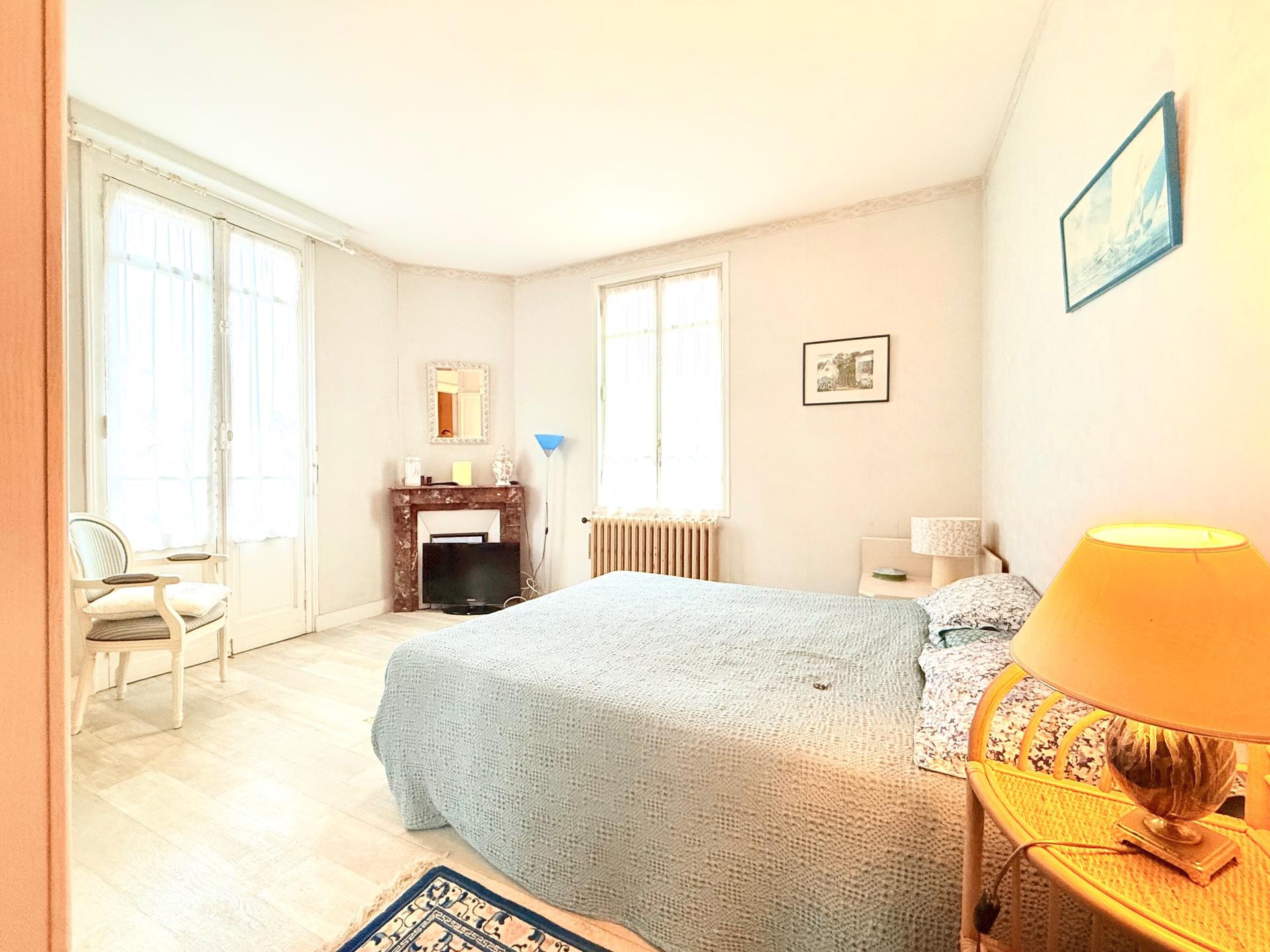 Photo 5 of the listing.