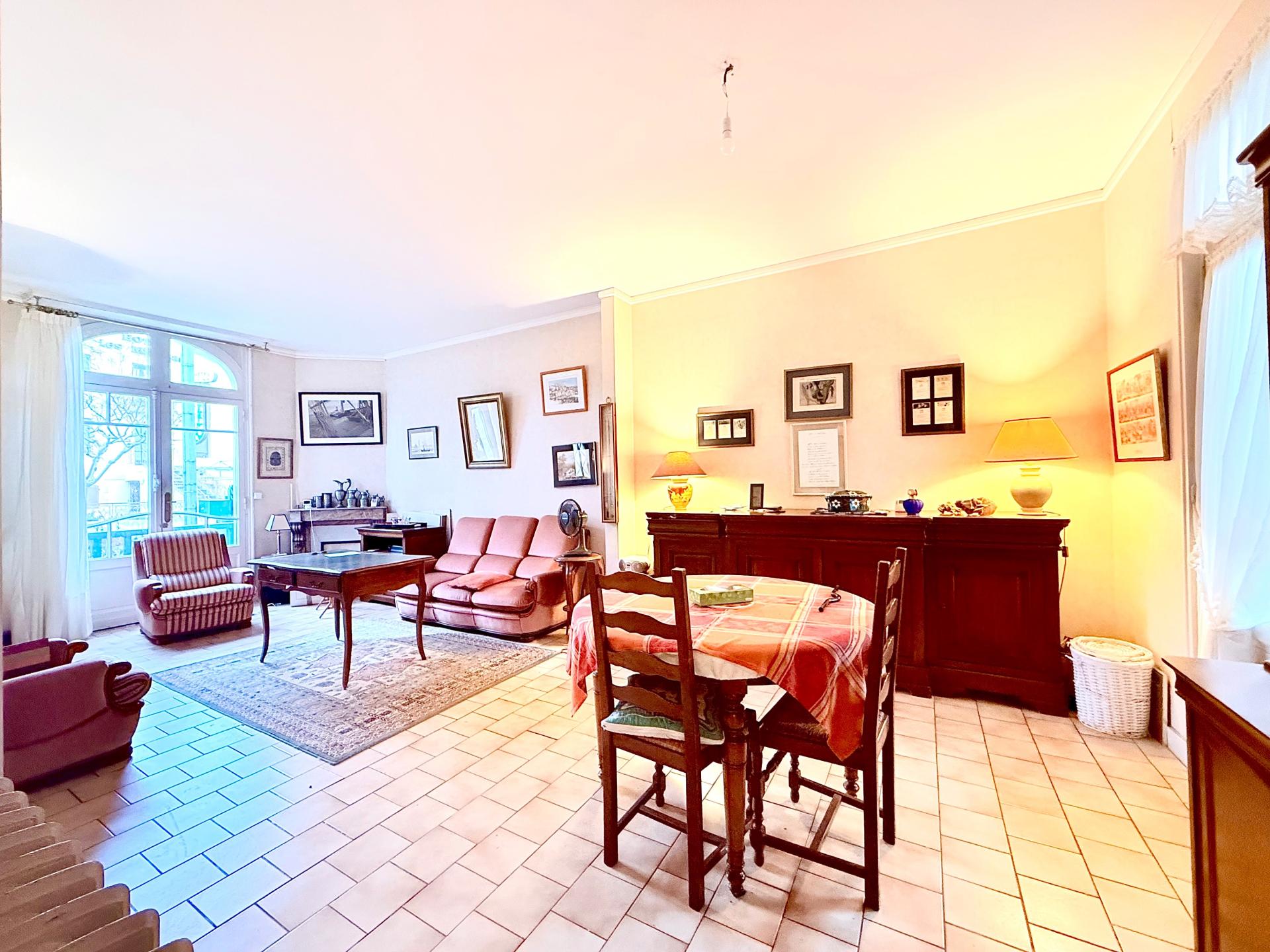 Photo 2 of the listing.