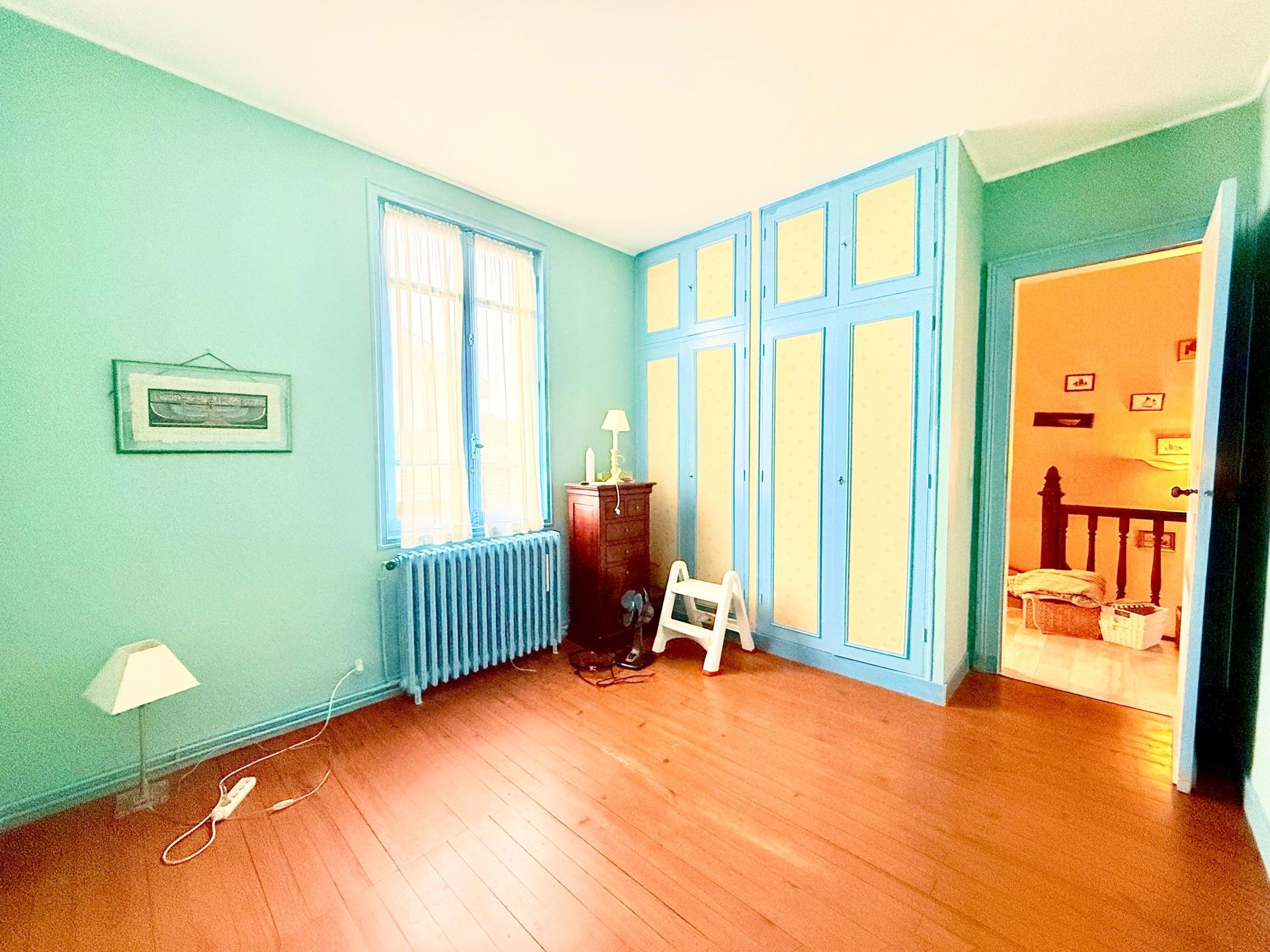 Photo 7 of the listing.