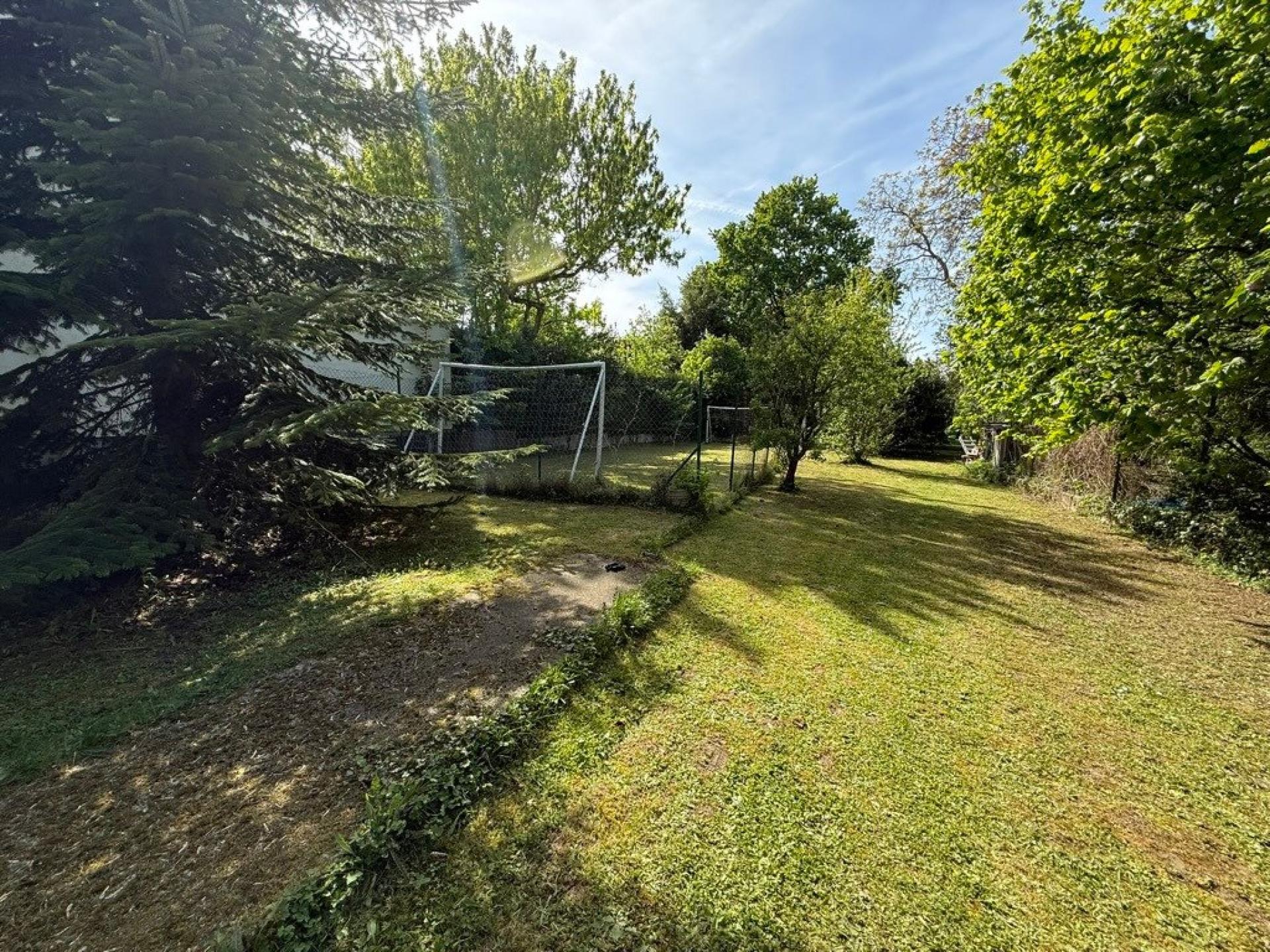 Photo 12 of the listing.